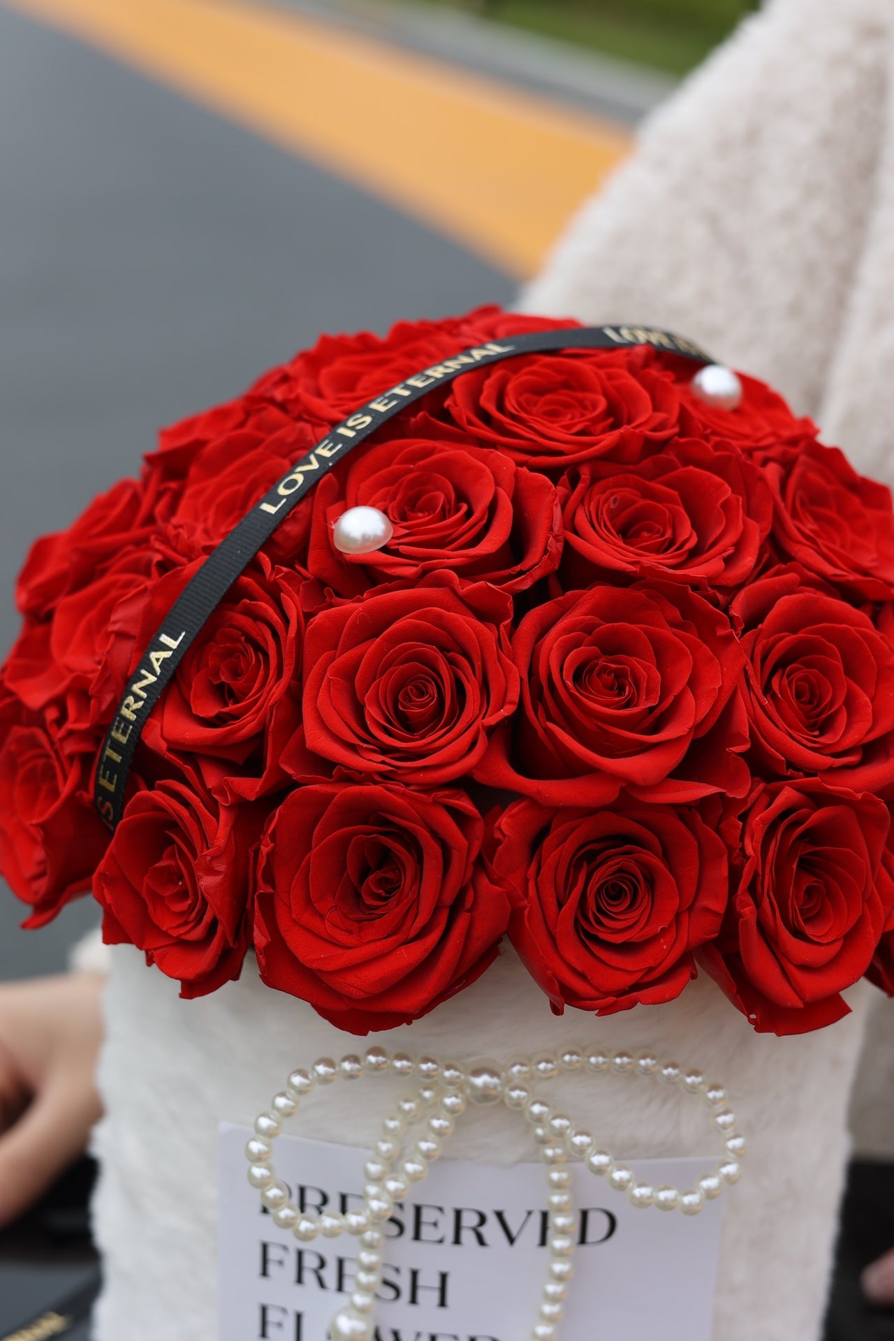 Luxury Preserved Rose Hug Bucket - Everlasting Love Flowers, Eternal Gift, Perfect for Valentine's Day & Birthday Surprises