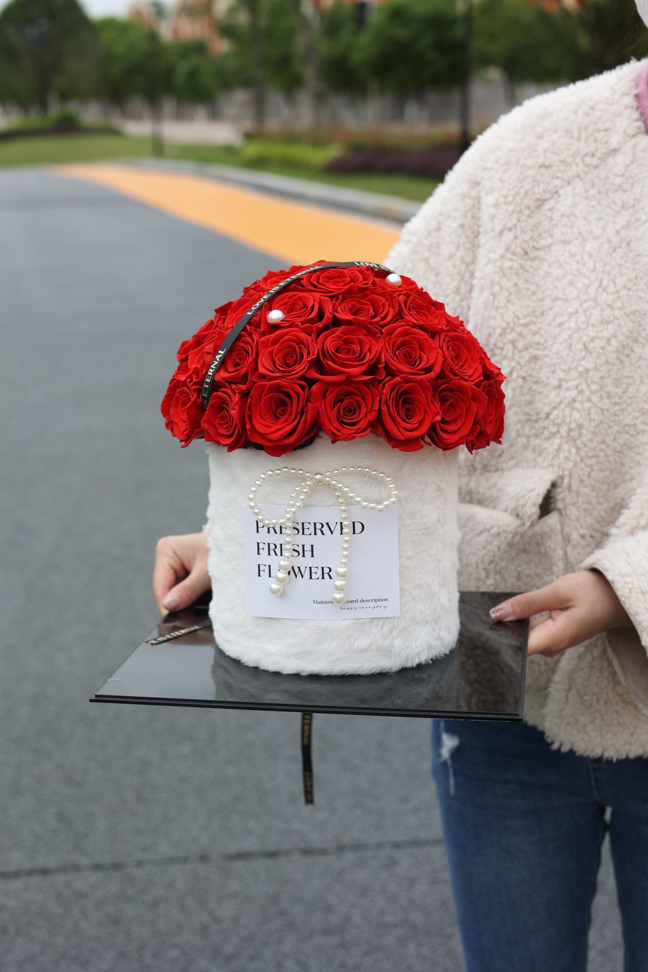 Luxury Preserved Rose Hug Bucket - Everlasting Love Flowers, Eternal Gift, Perfect for Valentine's Day & Birthday Surprises