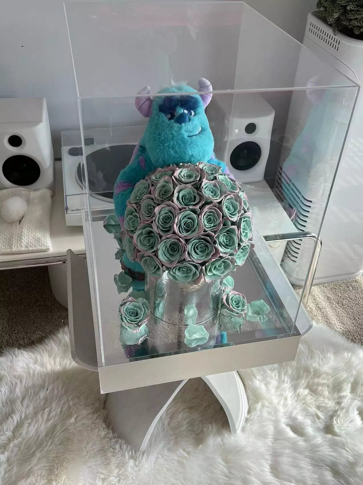 Little Monster Preserved Flower Hug Bucket (Rose) – A gift of eternal love, lasting beauty, perfect for mom, wife, and girlfriend