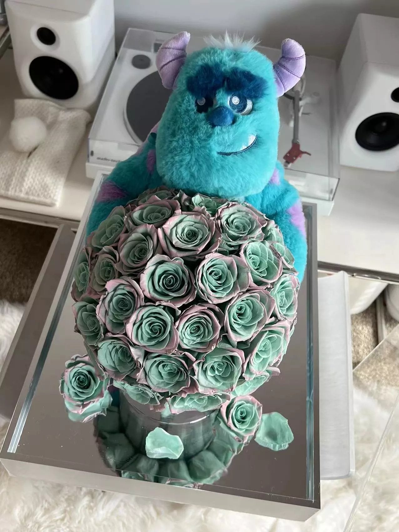 Little Monster Preserved Flower Hug Bucket (Rose) – A gift of eternal love, lasting beauty, perfect for mom, wife, and girlfriend