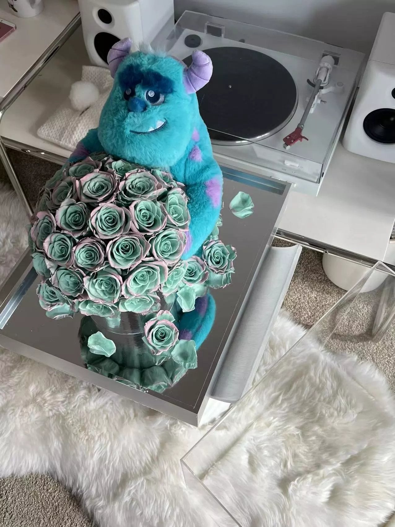 Little Monster Preserved Flower Hug Bucket (Rose) – A gift of eternal love, lasting beauty, perfect for mom, wife, and girlfriend