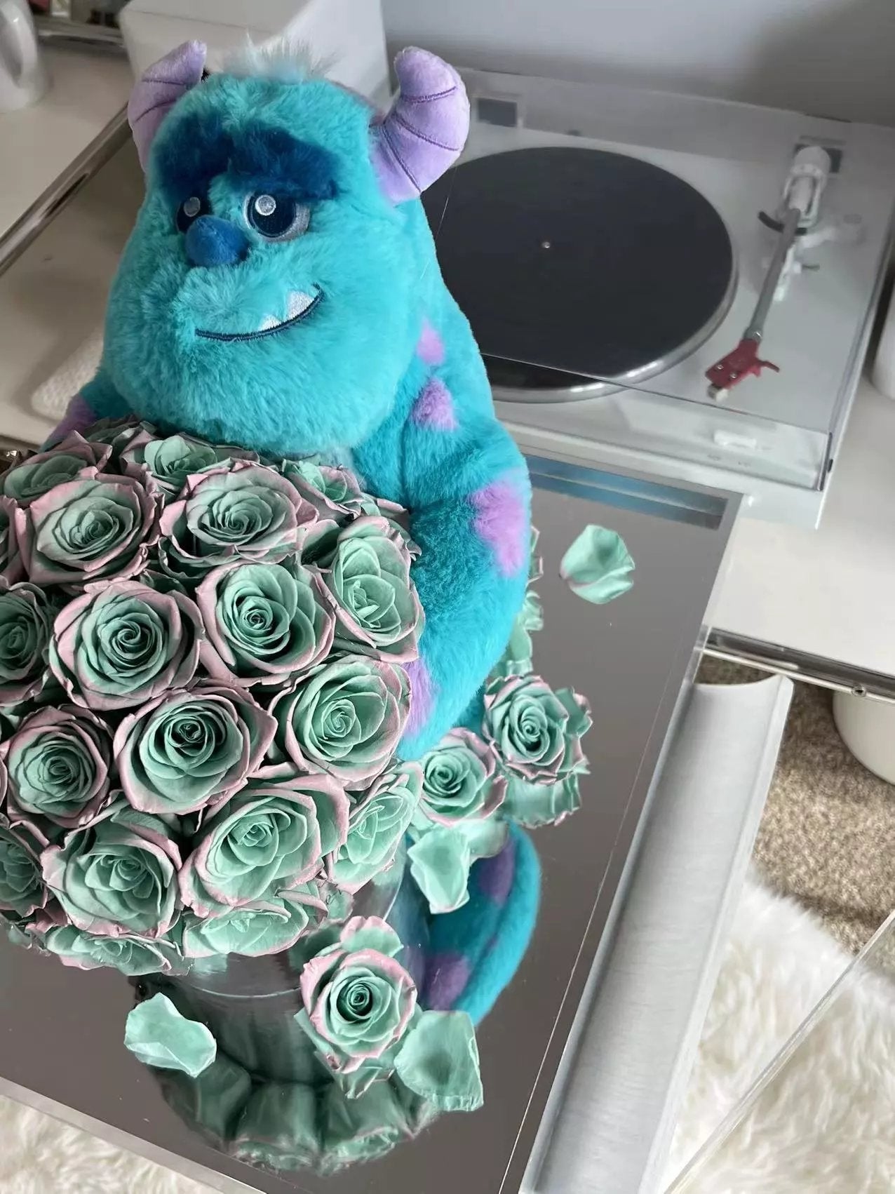 Little Monster Preserved Flower Hug Bucket (Rose) – A gift of eternal love, lasting beauty, perfect for mom, wife, and girlfriend