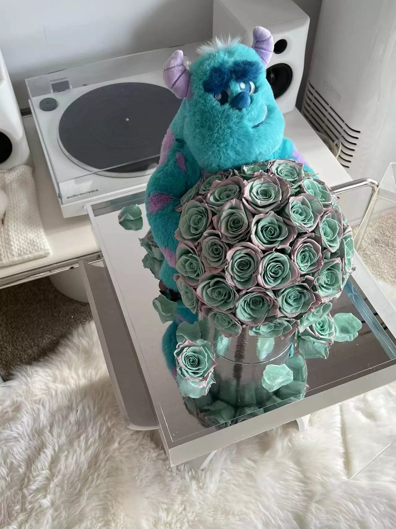 Little Monster Preserved Flower Hug Bucket (Rose) – A gift of eternal love, lasting beauty, perfect for mom, wife, and girlfriend