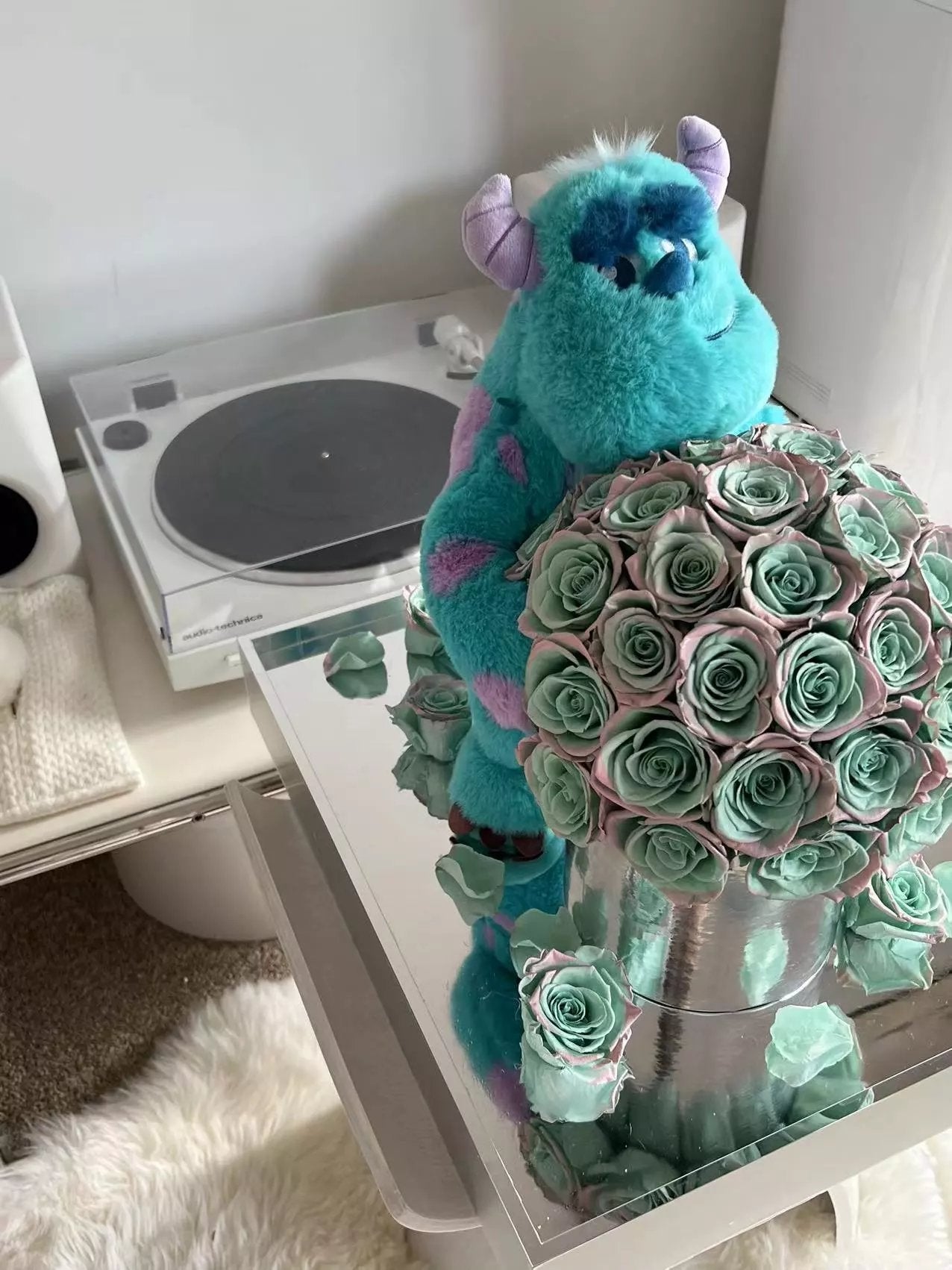 Little Monster Preserved Flower Hug Bucket (Rose) – A gift of eternal love, lasting beauty, perfect for mom, wife, and girlfriend