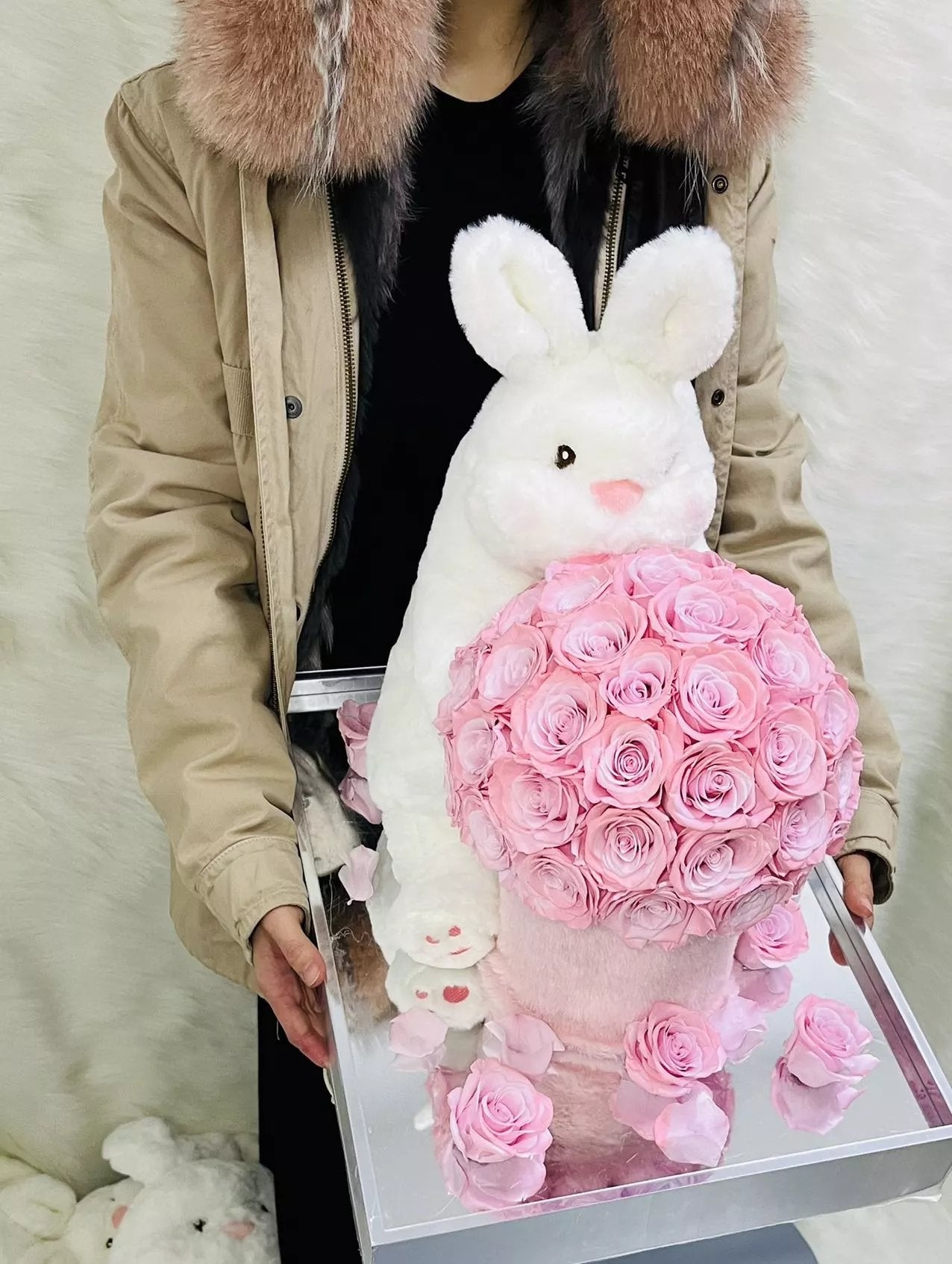  Preserved Rose Hug Bucket - Everlasting Blooms, Timeless Affection, Ideal Gift for Mom, Wife & Girlfriend