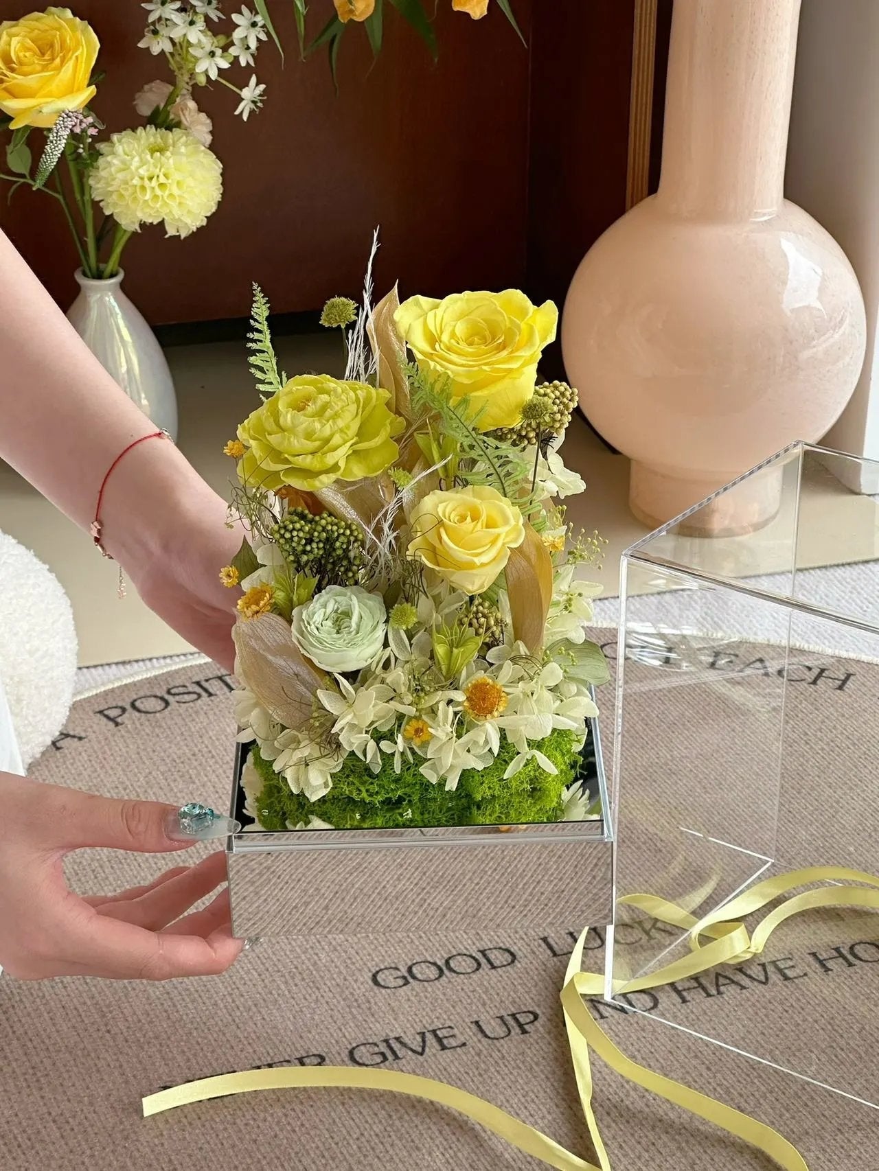 High-end gift box acrylic preserved rose flower ornaments birthday gift Valentine's Day gift for female friends