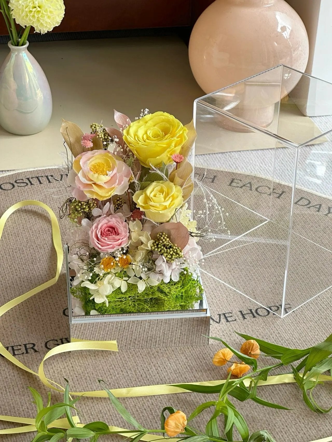 High-end gift box acrylic preserved rose flower ornaments birthday gift Valentine's Day gift for female friends