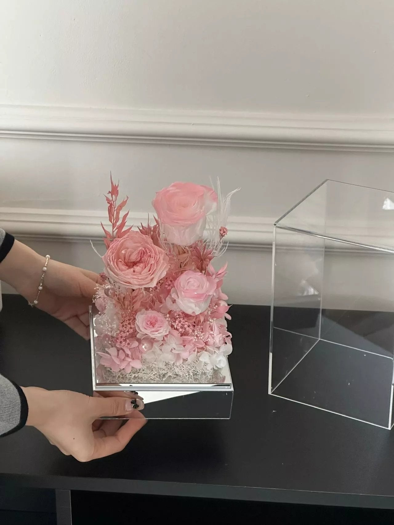 High-end gift box acrylic preserved rose flower ornaments birthday gift Valentine's Day gift for female friends