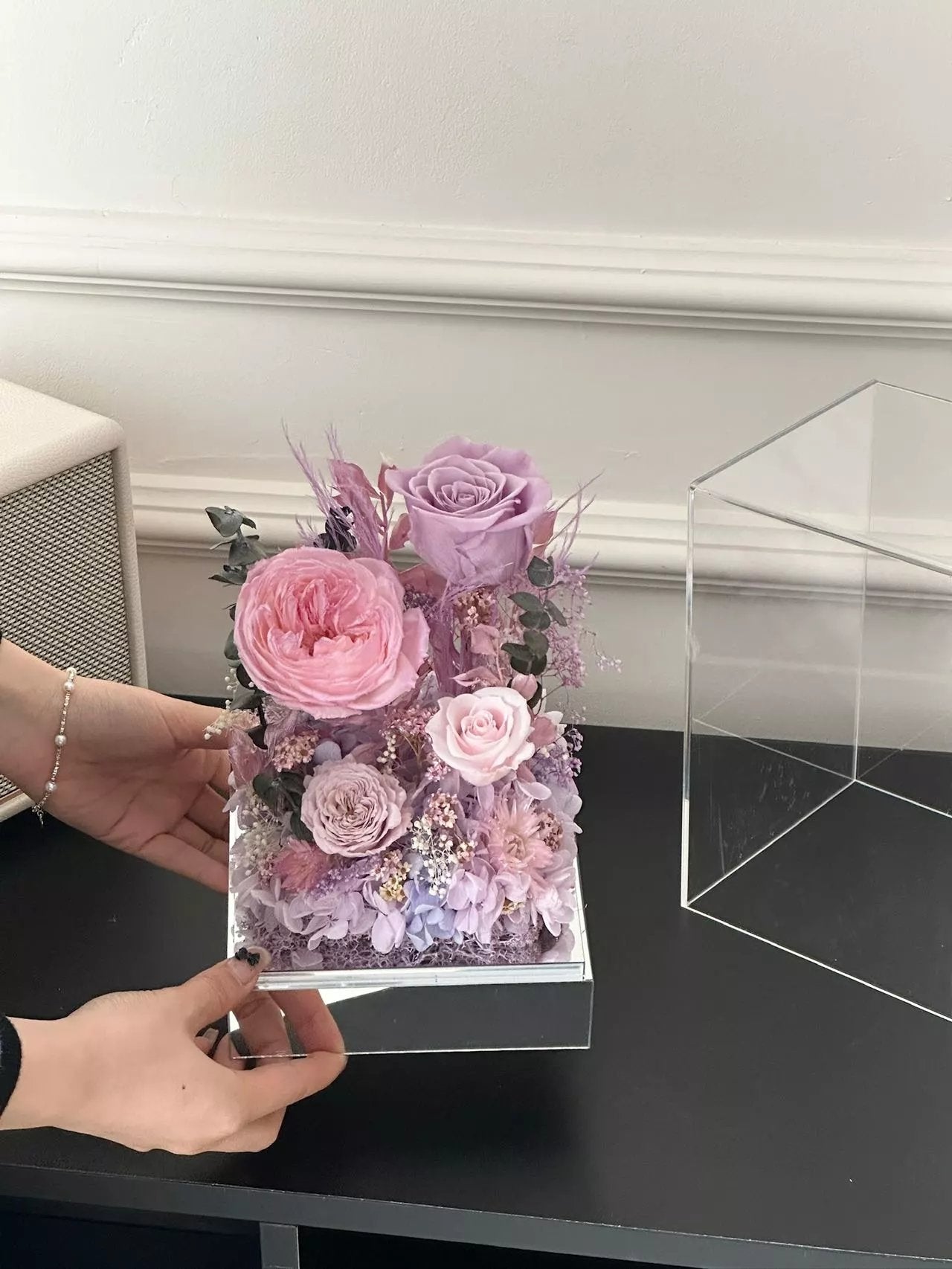 High-end gift box acrylic preserved rose flower ornaments birthday gift Valentine's Day gift for female friends