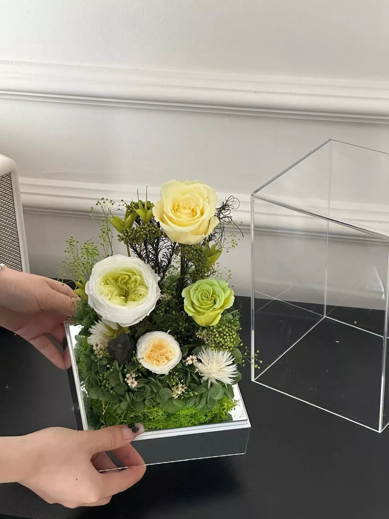 High-end gift box acrylic preserved rose flower ornaments birthday gift Valentine's Day gift for female friends