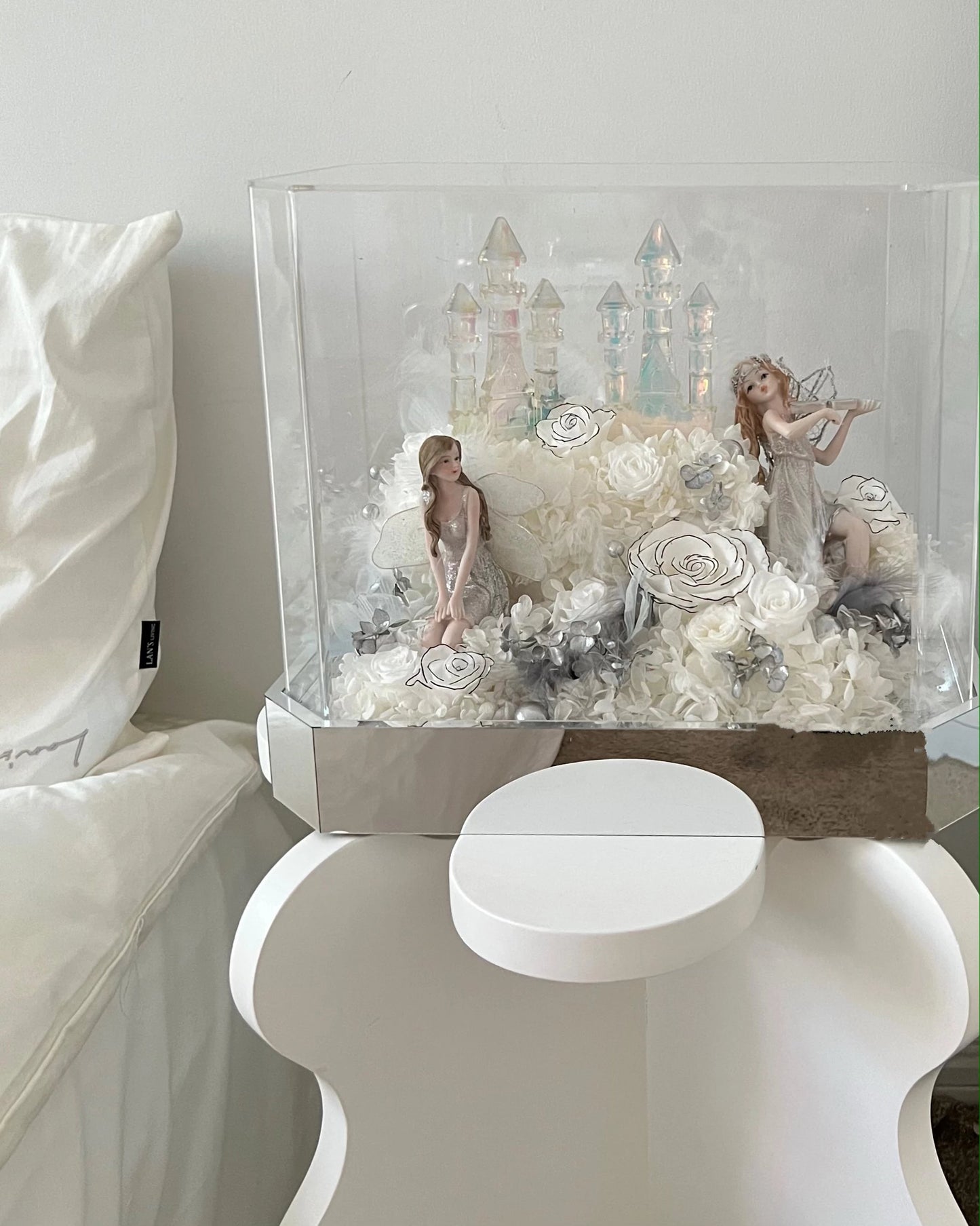 Roses, hydrangeas and angel garden castle for girlfriend proposal gift ornaments