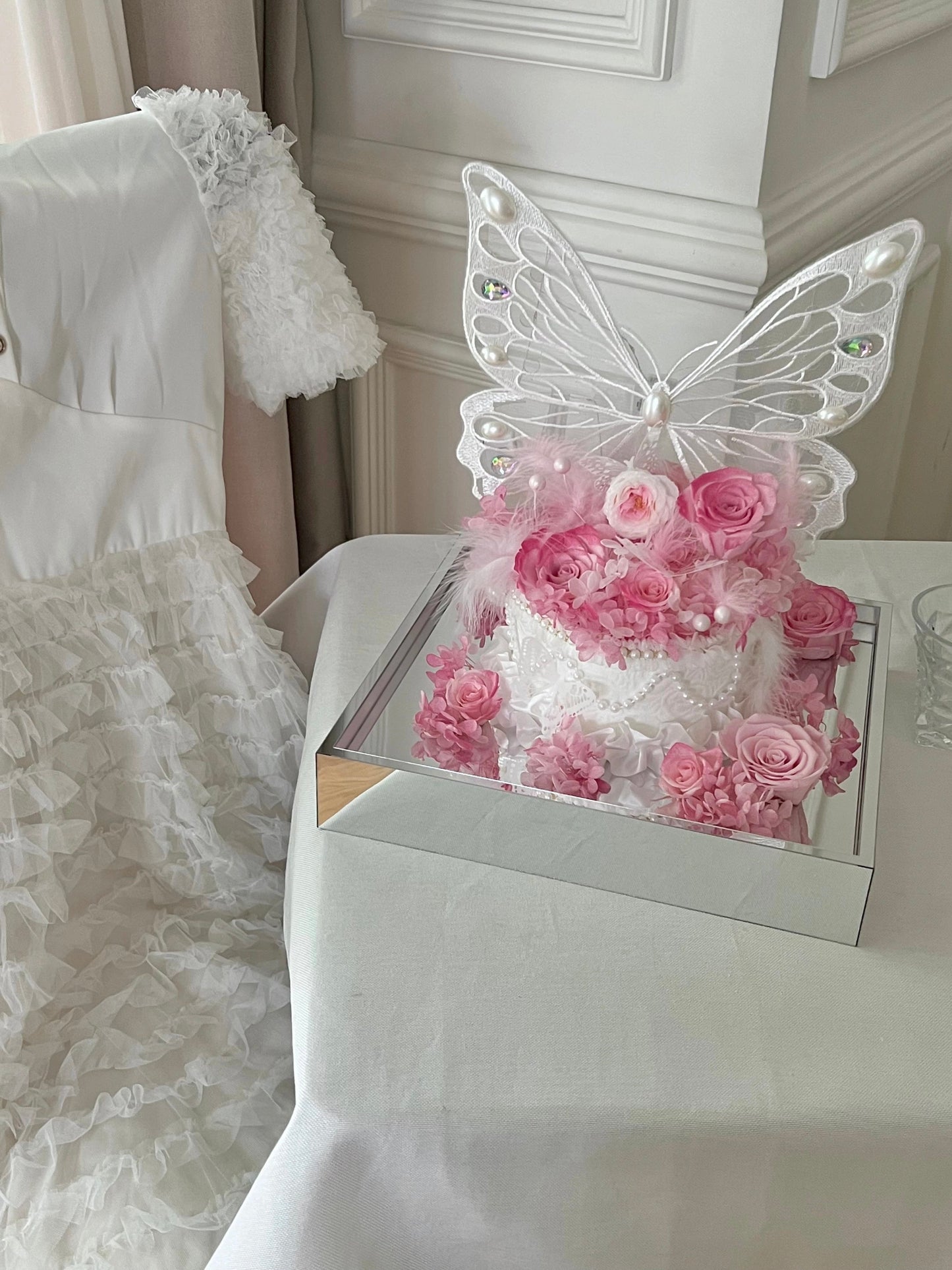 Preserved flowers, real roses, butterfly roses, commemorative gifts for Valentine's Day, butterfly preserved flowers