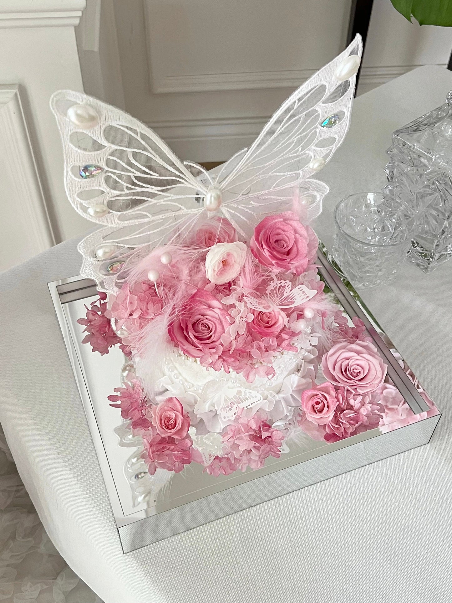 Preserved flowers, real roses, butterfly roses, commemorative gifts for Valentine's Day, butterfly preserved flowers