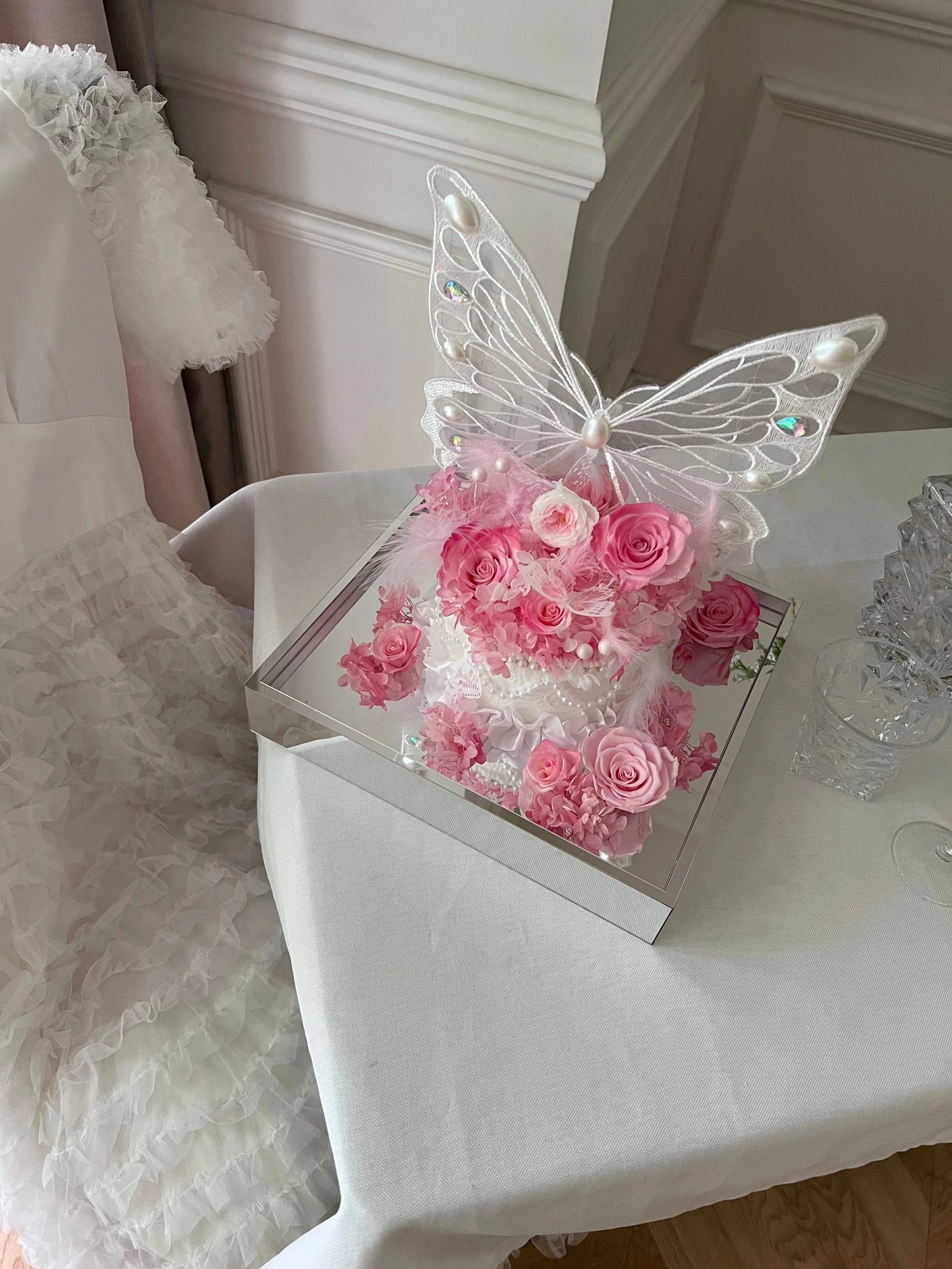 Preserved flowers, real roses, butterfly roses, commemorative gifts for Valentine's Day, butterfly preserved flowers