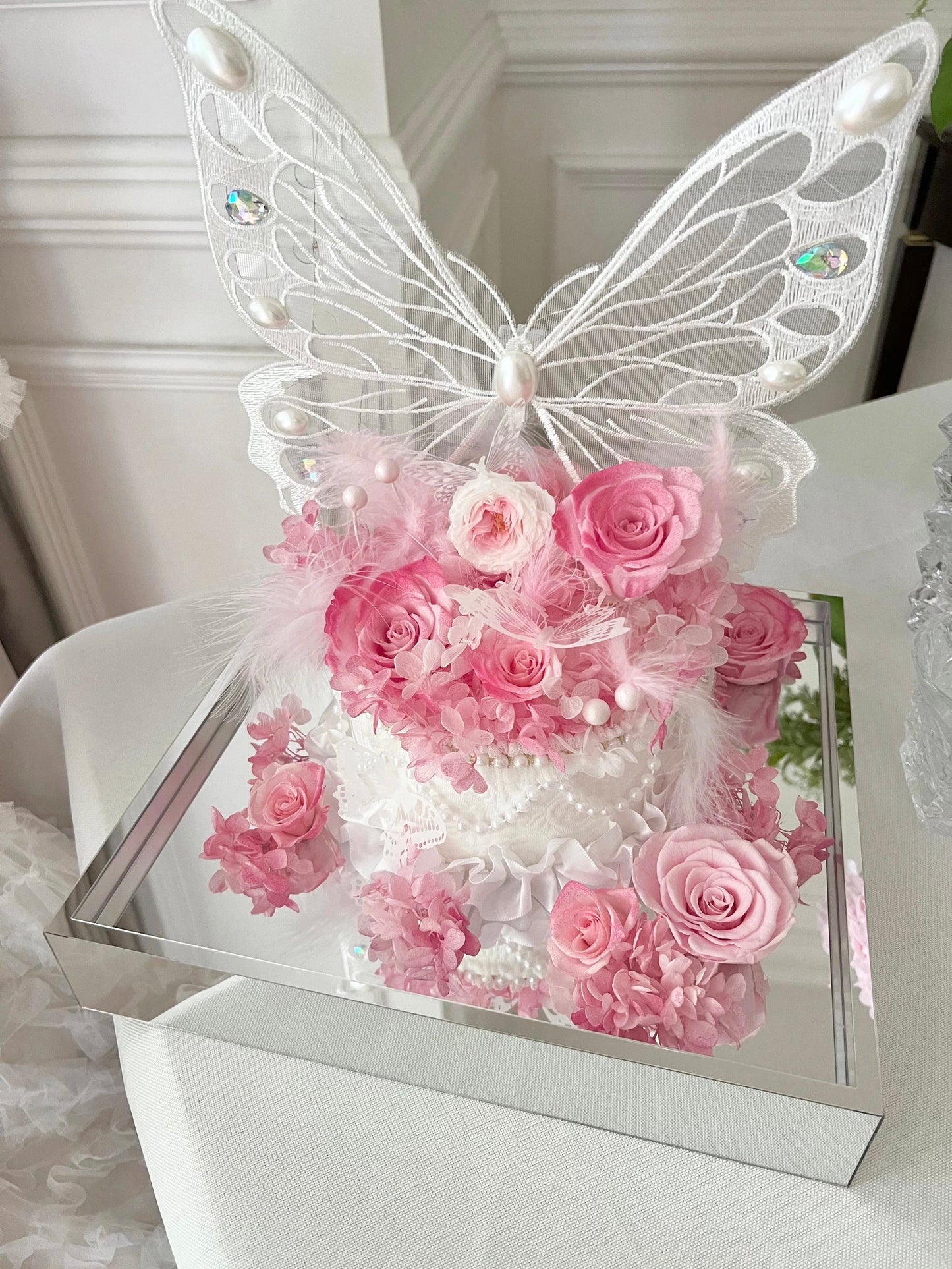 Preserved flowers, real roses, butterfly roses, commemorative gifts for Valentine's Day, butterfly preserved flowers