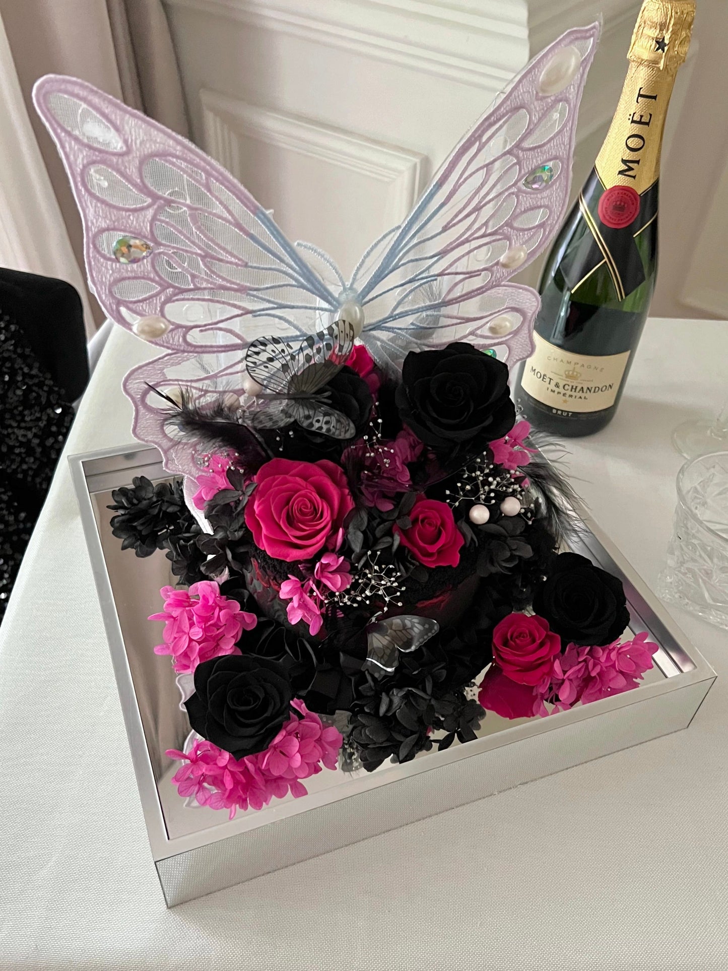 Preserved flowers, real roses, butterfly roses, commemorative gifts for Valentine's Day, butterfly preserved flowers