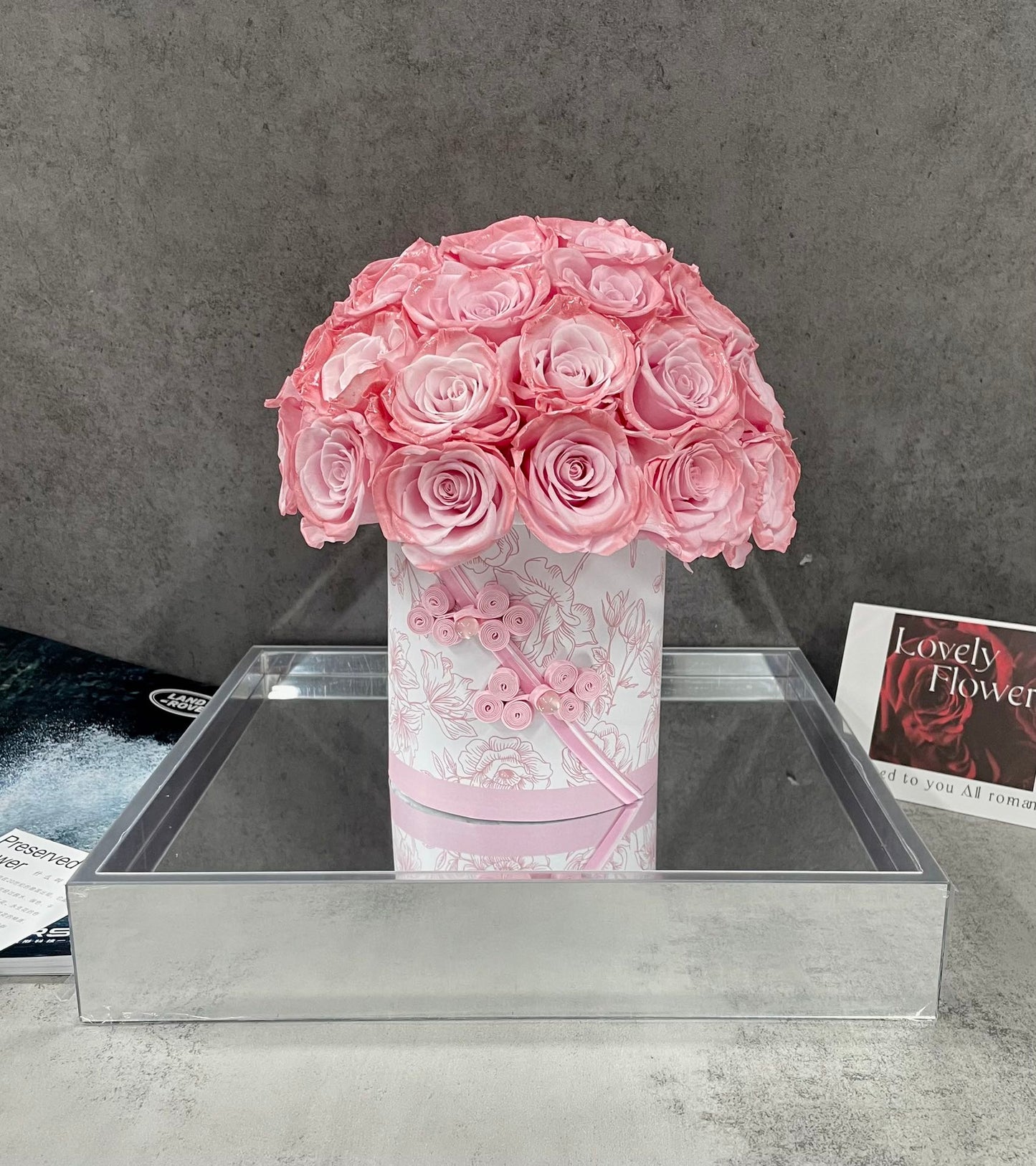 Preserved Rose Hug Bucket - Everlasting Blooms, Eternal Love Gift for Her, Timeless Beauty for Wife/Girlfriend