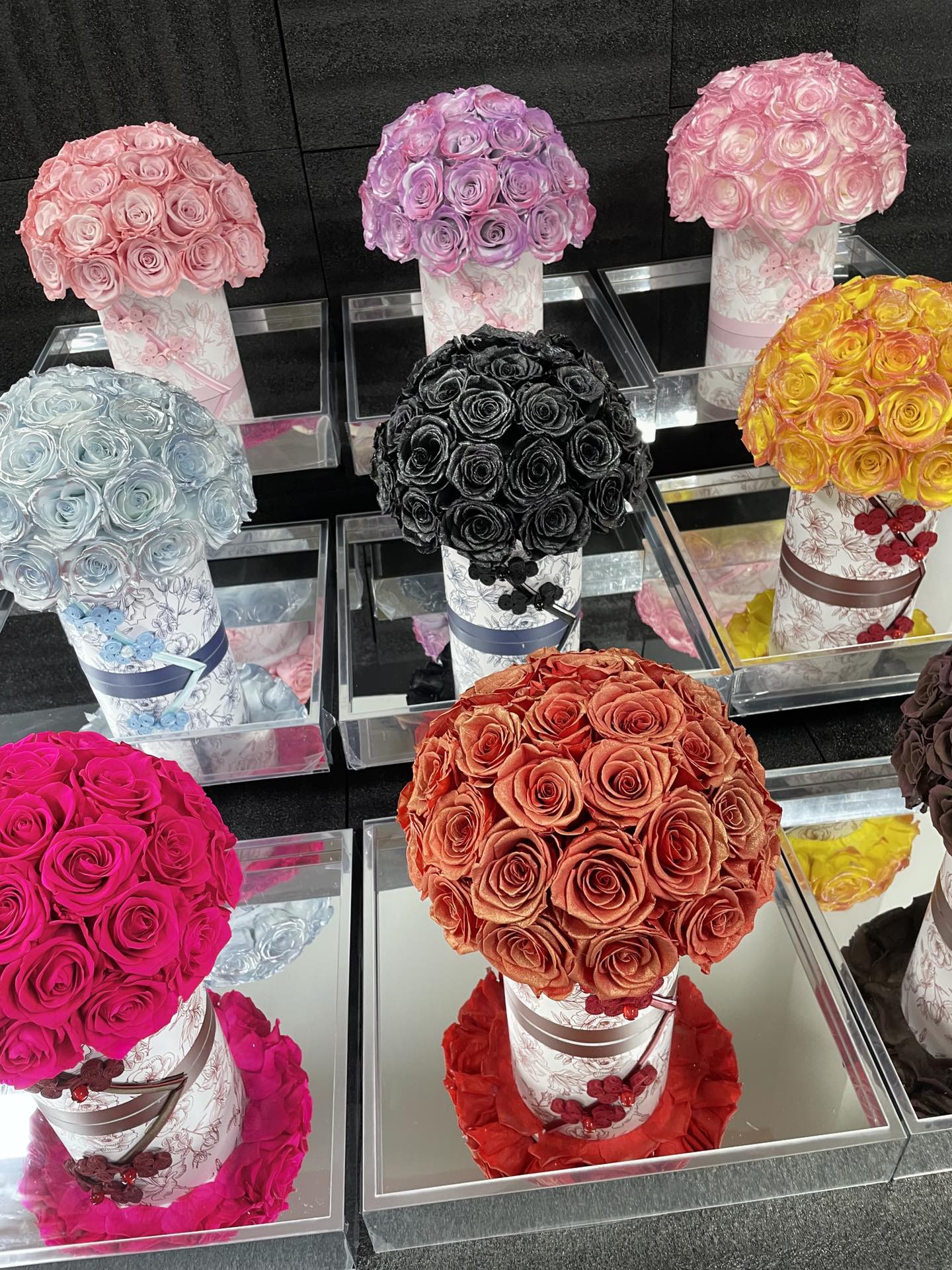 Preserved Rose Hug Bucket - Everlasting Blooms, Eternal Love Gift for Her, Timeless Beauty for Wife/Girlfriend