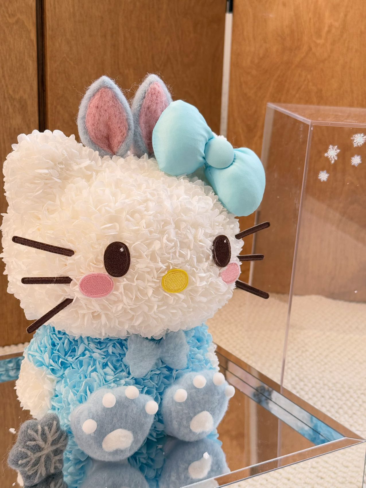 Preserved Flower Hello Kitty Doll - The everlasting blooming doll is the perfect gift for Hello Kitty lovers, children, or girlfriends.