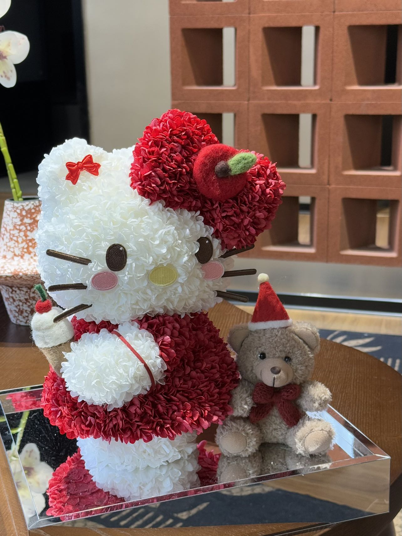 Cute Hello Kitty Doll with Preserved Bloom - Perpetual Floral Decoration, Great for Gifting to Family & Friends