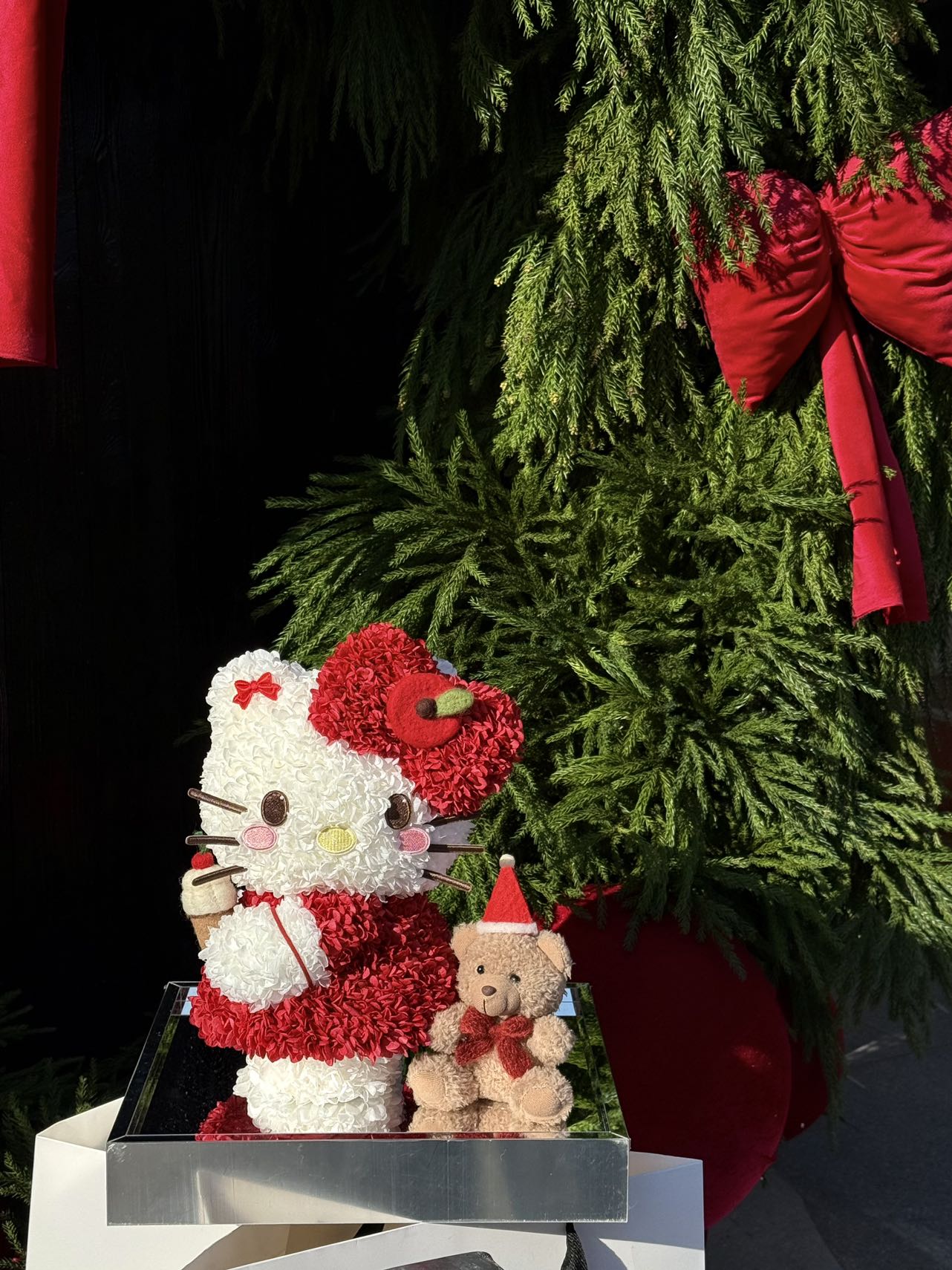 Cute Hello Kitty Doll with Preserved Bloom - Perpetual Floral Decoration, Great for Gifting to Family & Friends