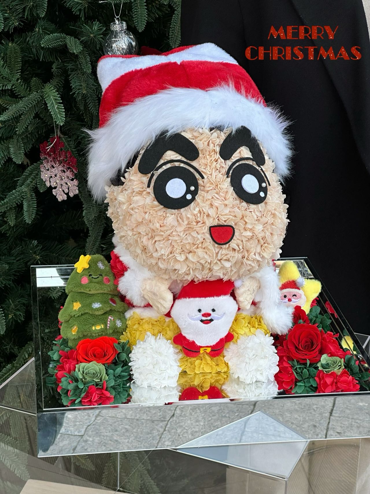 Christmas Crayon Shin-chan doll preserved flower doll hydrangea gift New Year gift acrylic flower gift