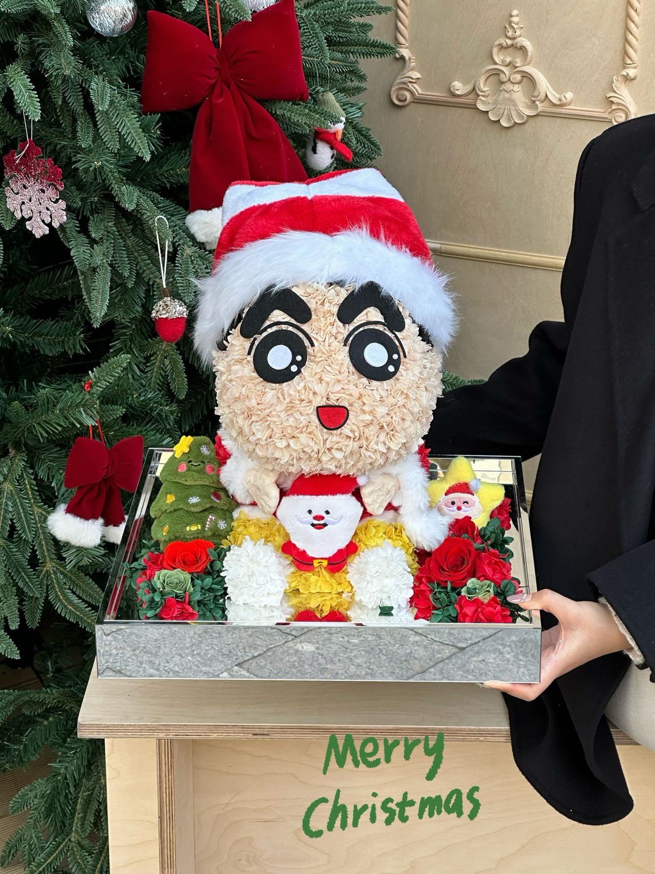Christmas Crayon Shin-chan doll preserved flower doll hydrangea gift New Year gift acrylic flower gift