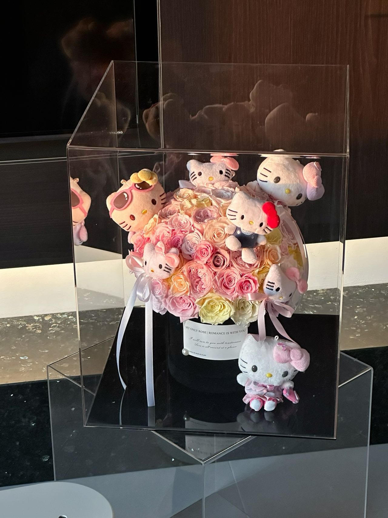 Preserved Rose Hug Bucket - Timeless Flower Arrangement, Long-Lasting Beauty, Heartfelt Gift for Her on Mother's Day