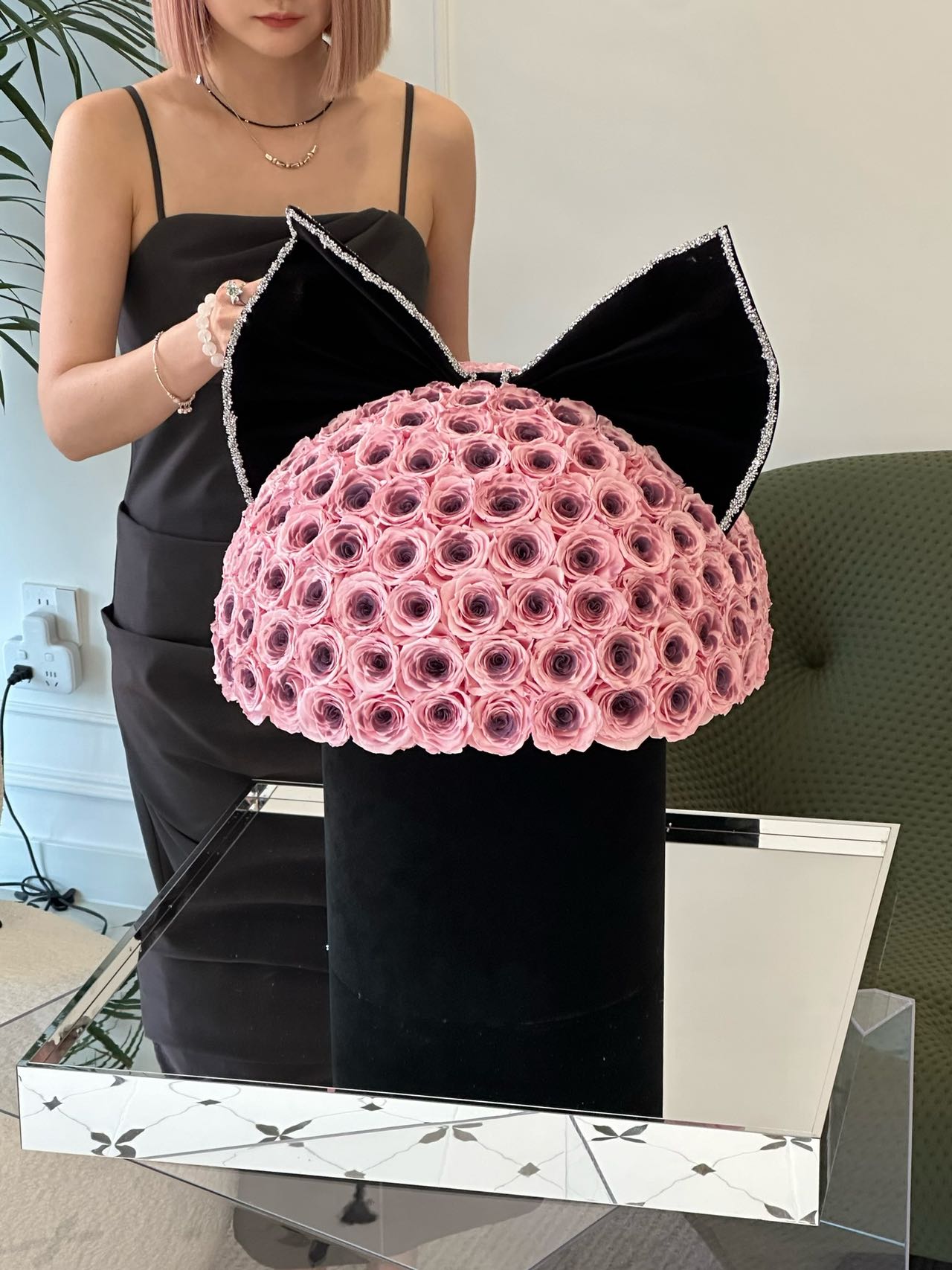 Premium Preserved Rose Hug Bucket - Eternal Blooms, Forever Love Token, Suitable for Valentine's Day & Wedding Anniversary