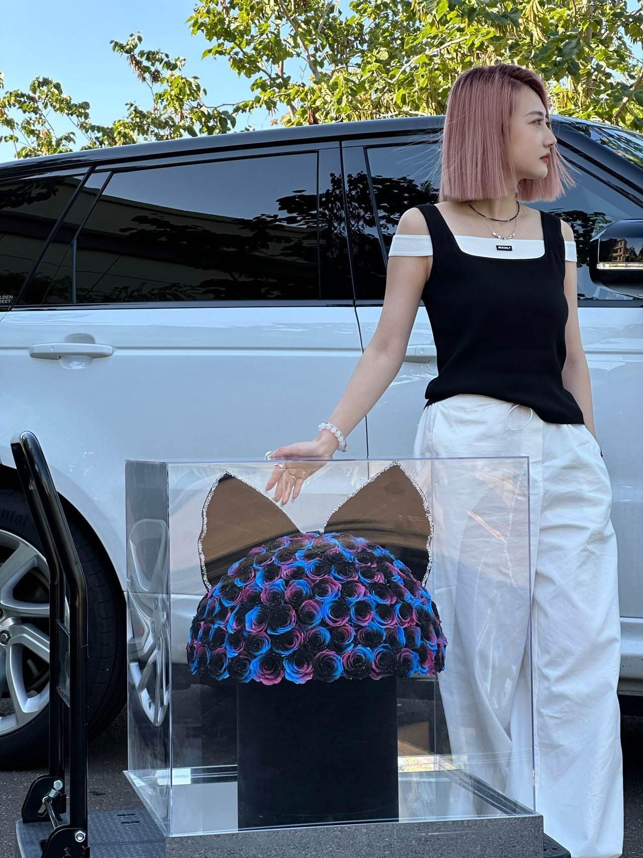 Premium Preserved Rose Hug Bucket - Eternal Blooms, Forever Love Token, Suitable for Valentine's Day & Wedding Anniversary