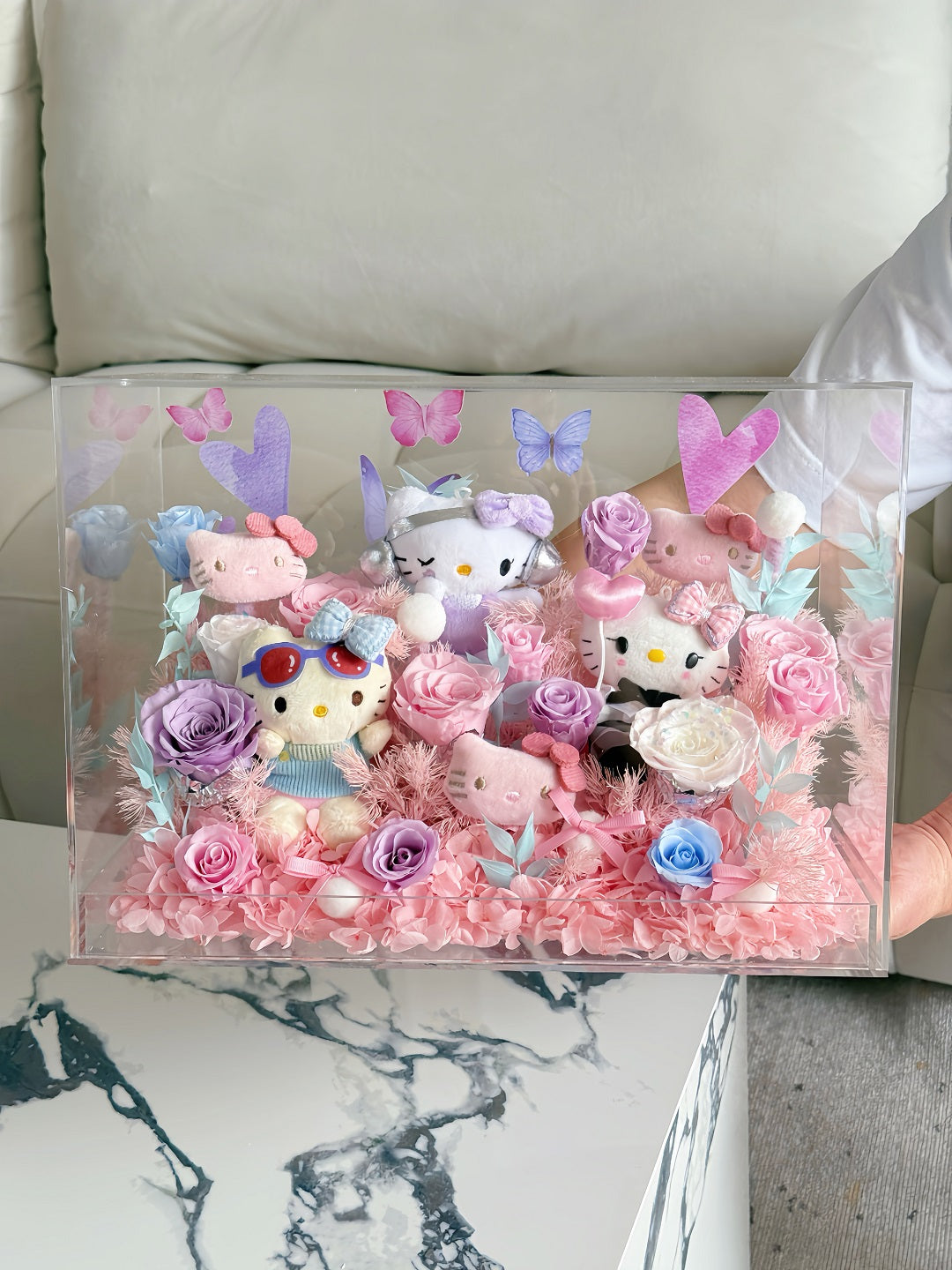Eternal Romance Hello Kitty Garden Acrylic Gift Box Preserved Roses Valentine's Day Gift for Girlfriend