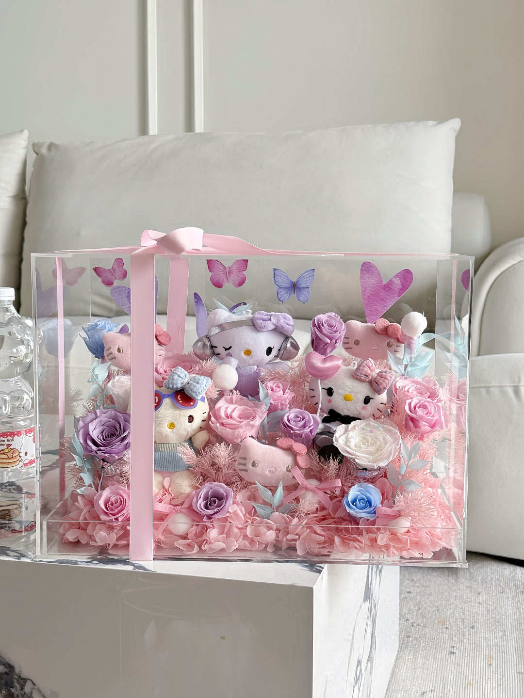 Eternal Romance Hello Kitty Garden Acrylic Gift Box Preserved Roses Valentine's Day Gift for Girlfriend