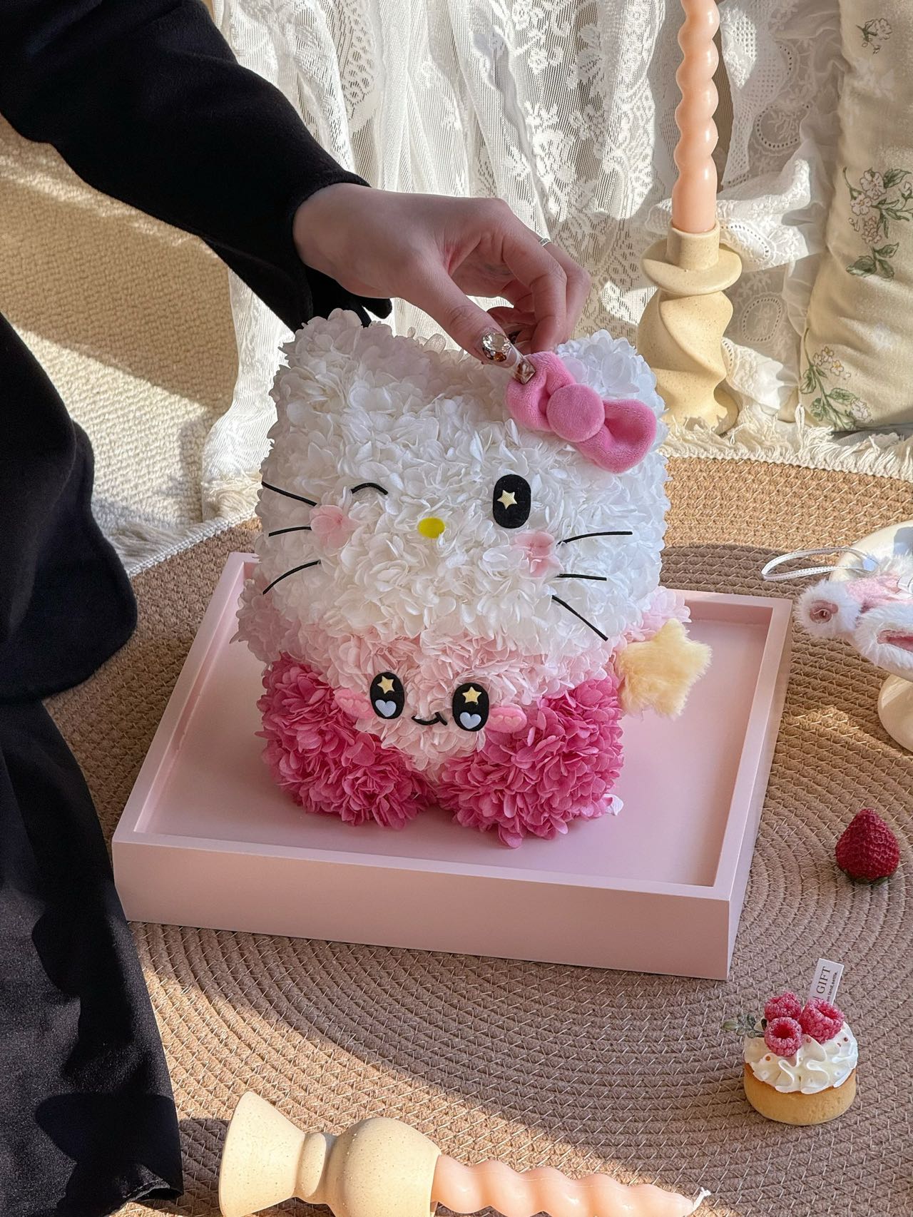 Hello Kitty Doll Made with Preserved Flowers - Long-Lasting Floral Toy, Ideal for Birthday & Holiday Gifts