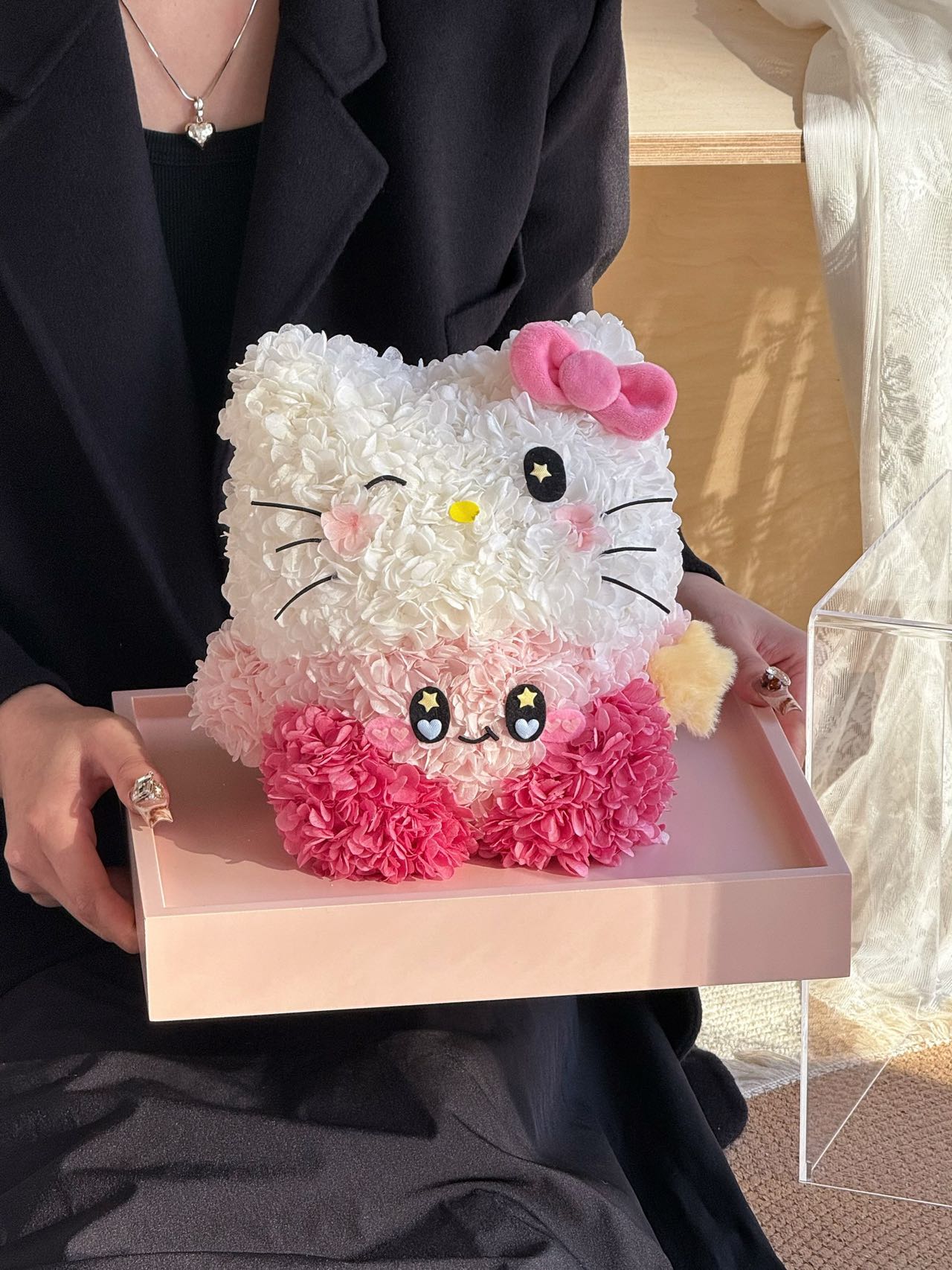 Hello Kitty Doll Made with Preserved Flowers - Long-Lasting Floral Toy, Ideal for Birthday & Holiday Gifts