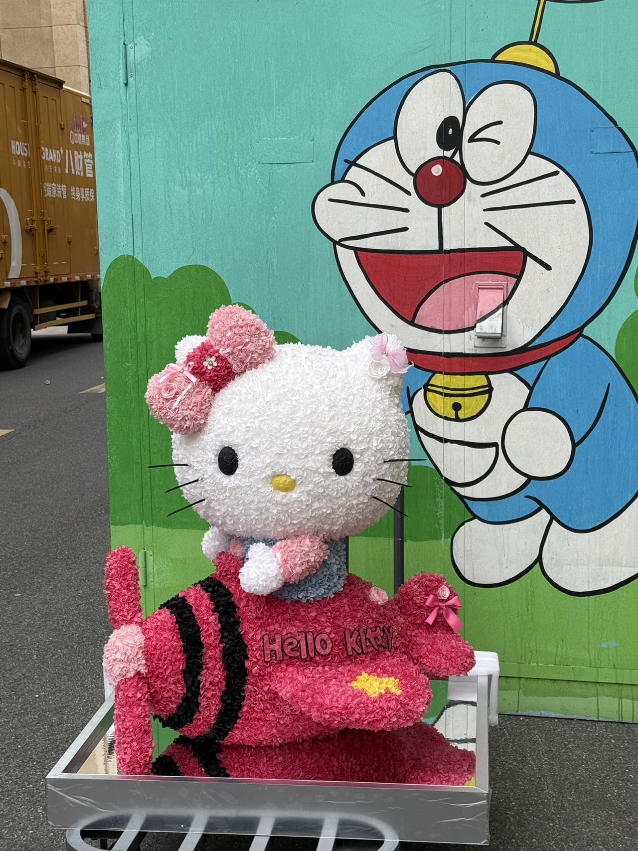 Hello Kitty Doll Crafted from Preserved Flowers - Eternal Floral Plush, Ideal for Valentine’s Day Gift