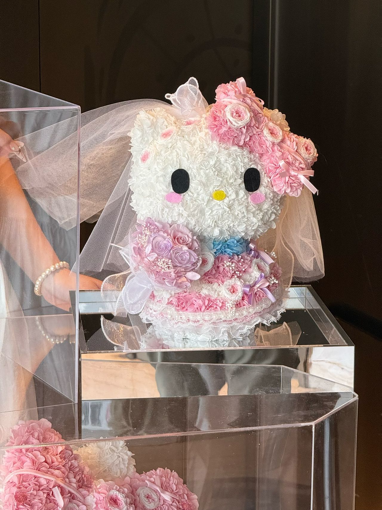 Hello Kitty Preserved Floral Doll - Long-Lasting Cute Plush, Great for Home Deco & Gift-Giving