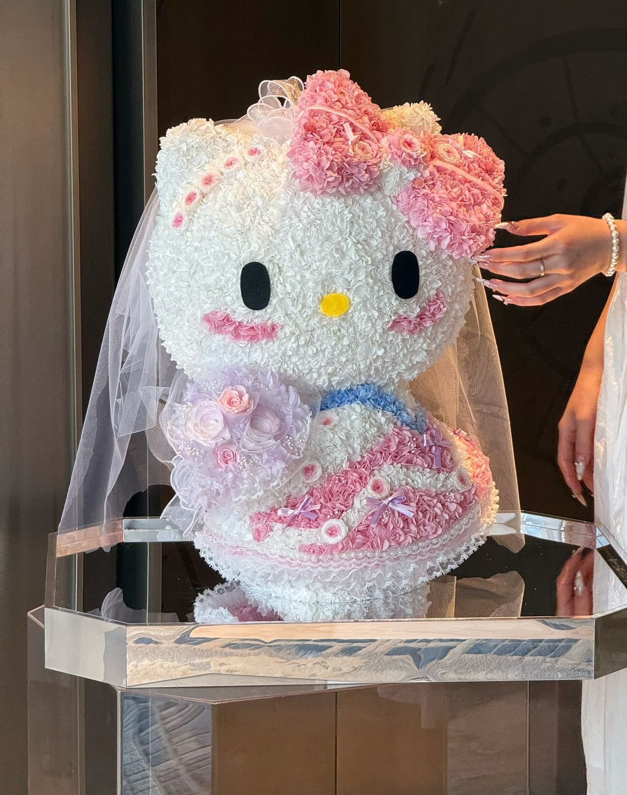 Hello Kitty Preserved Floral Doll - Long-Lasting Cute Plush, Great for Home Deco & Gift-Giving