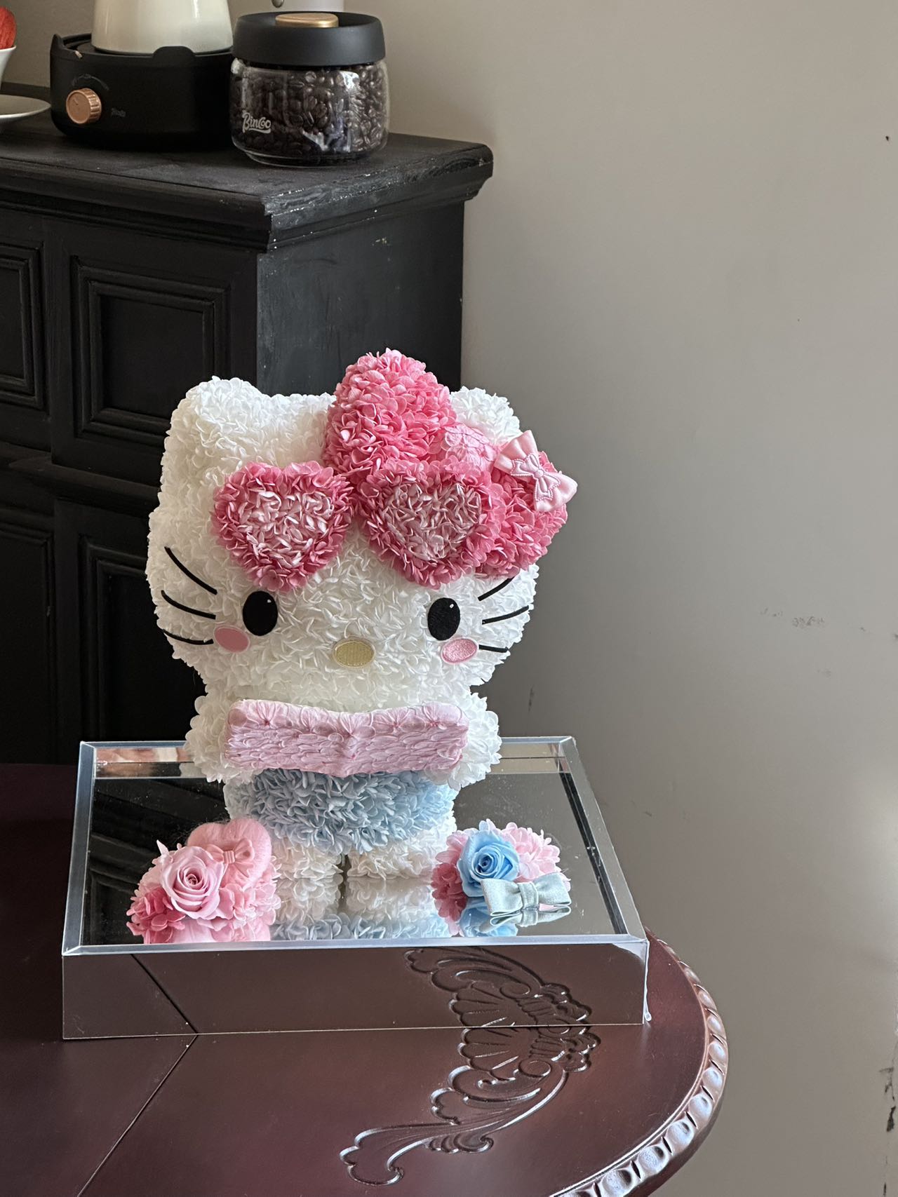 Hello Kitty Doll with Preserved Flowers - Perpetual Floral Decoration, Cute Gift for Kids & Adults