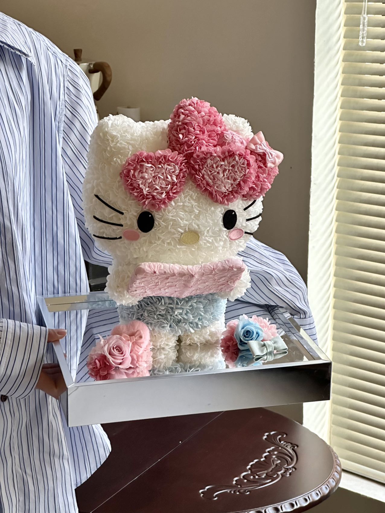 Hello Kitty Doll with Preserved Flowers - Perpetual Floral Decoration, Cute Gift for Kids & Adults