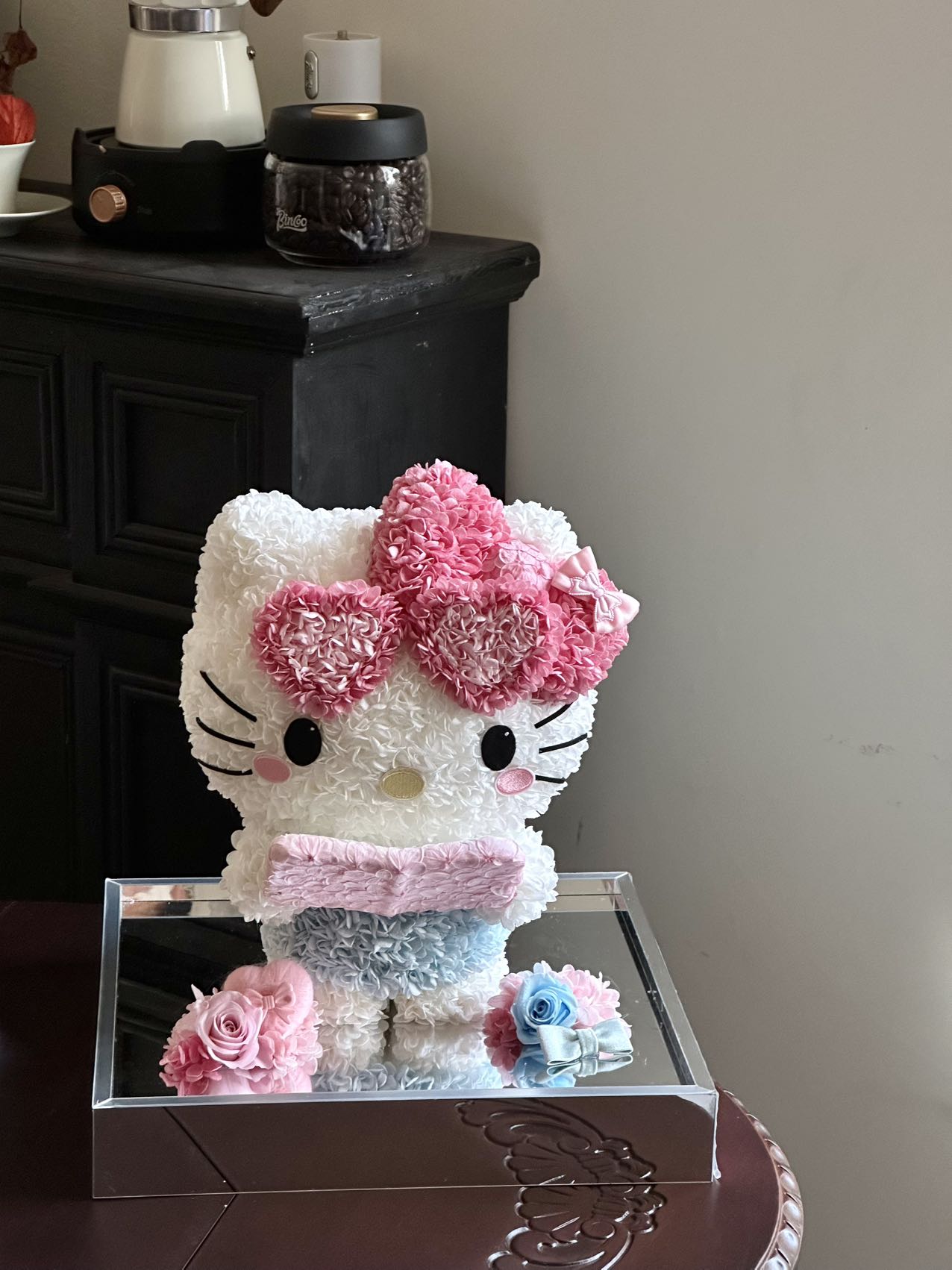 Hello Kitty Doll with Preserved Flowers - Perpetual Floral Decoration, Cute Gift for Kids & Adults