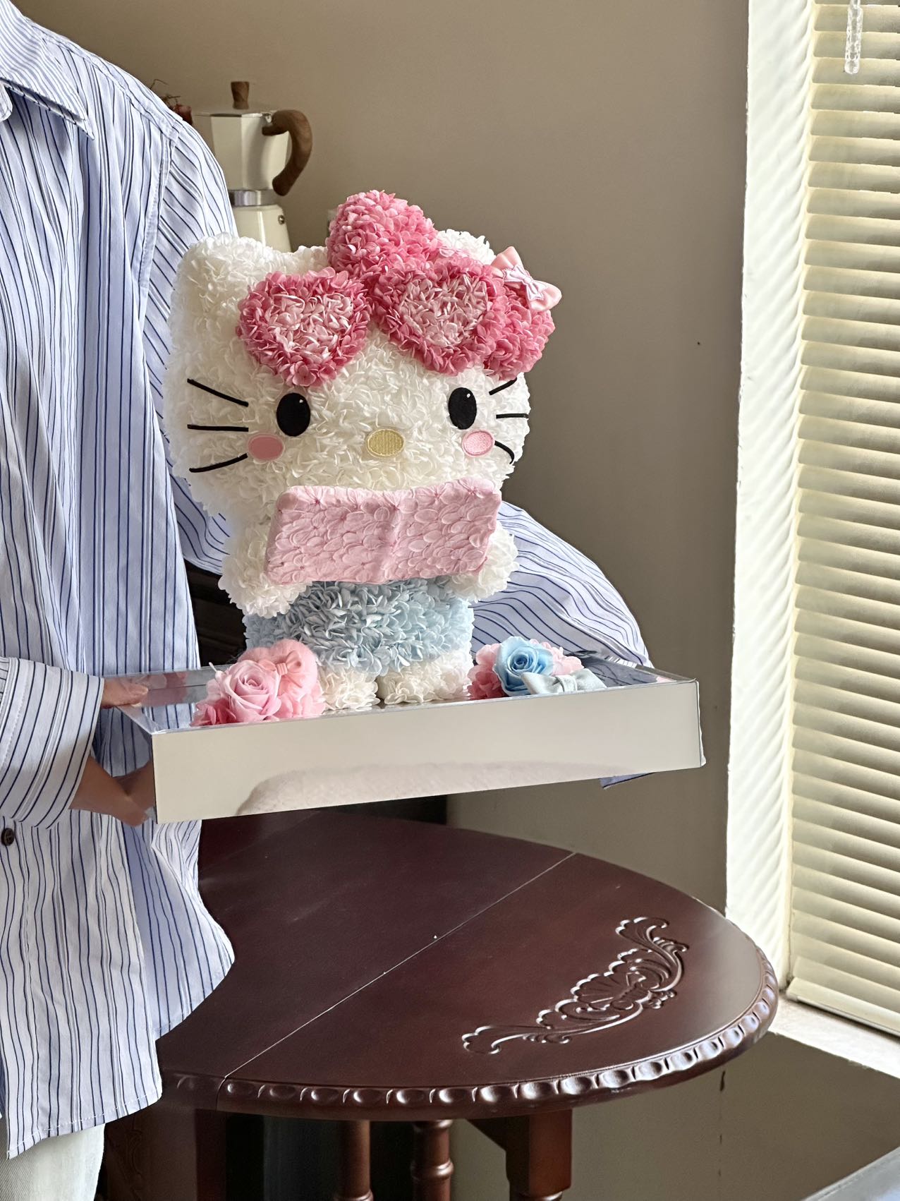 Hello Kitty Doll with Preserved Flowers - Perpetual Floral Decoration, Cute Gift for Kids & Adults