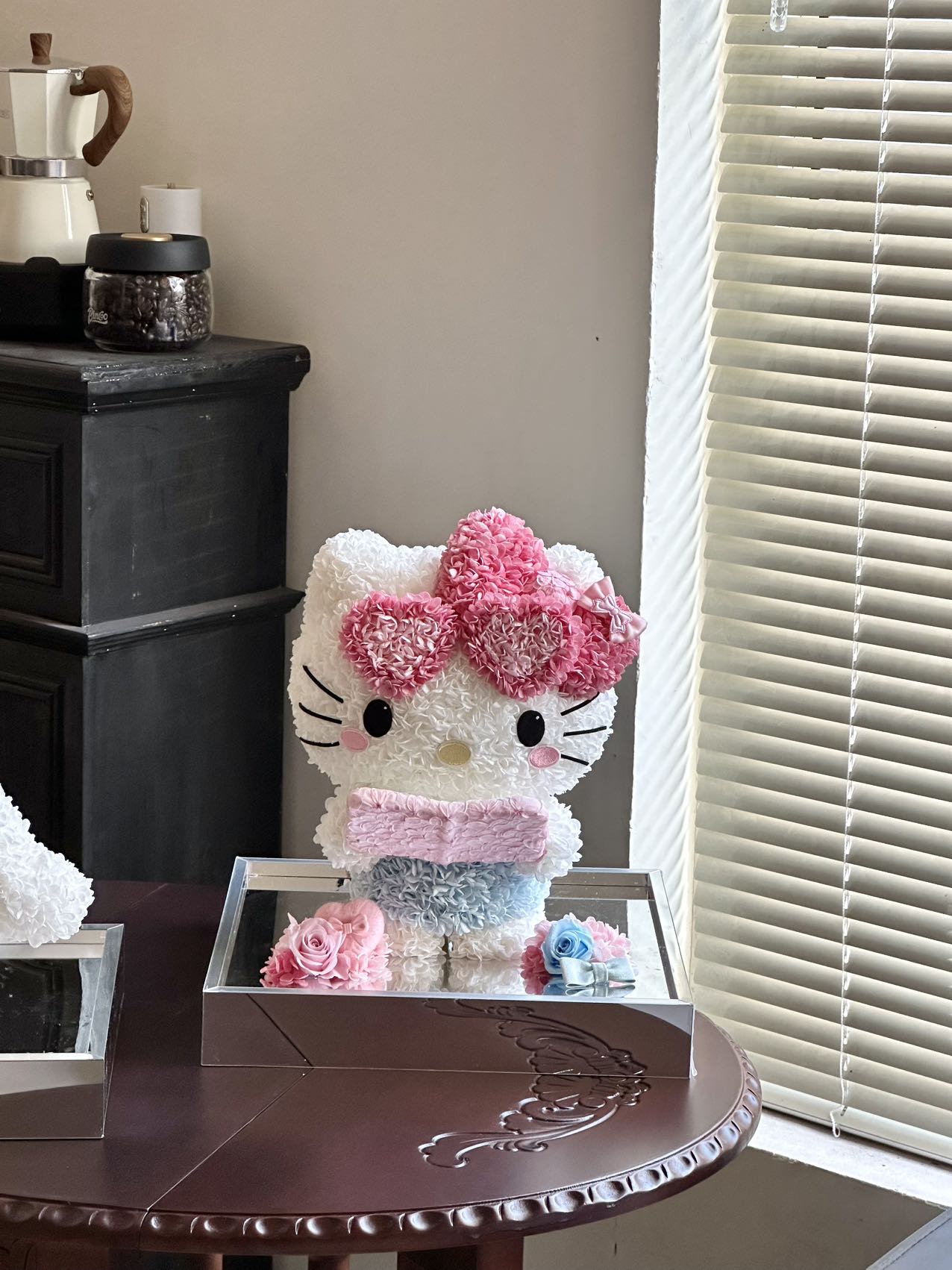 Hello Kitty Doll with Preserved Flowers - Perpetual Floral Decoration, Cute Gift for Kids & Adults