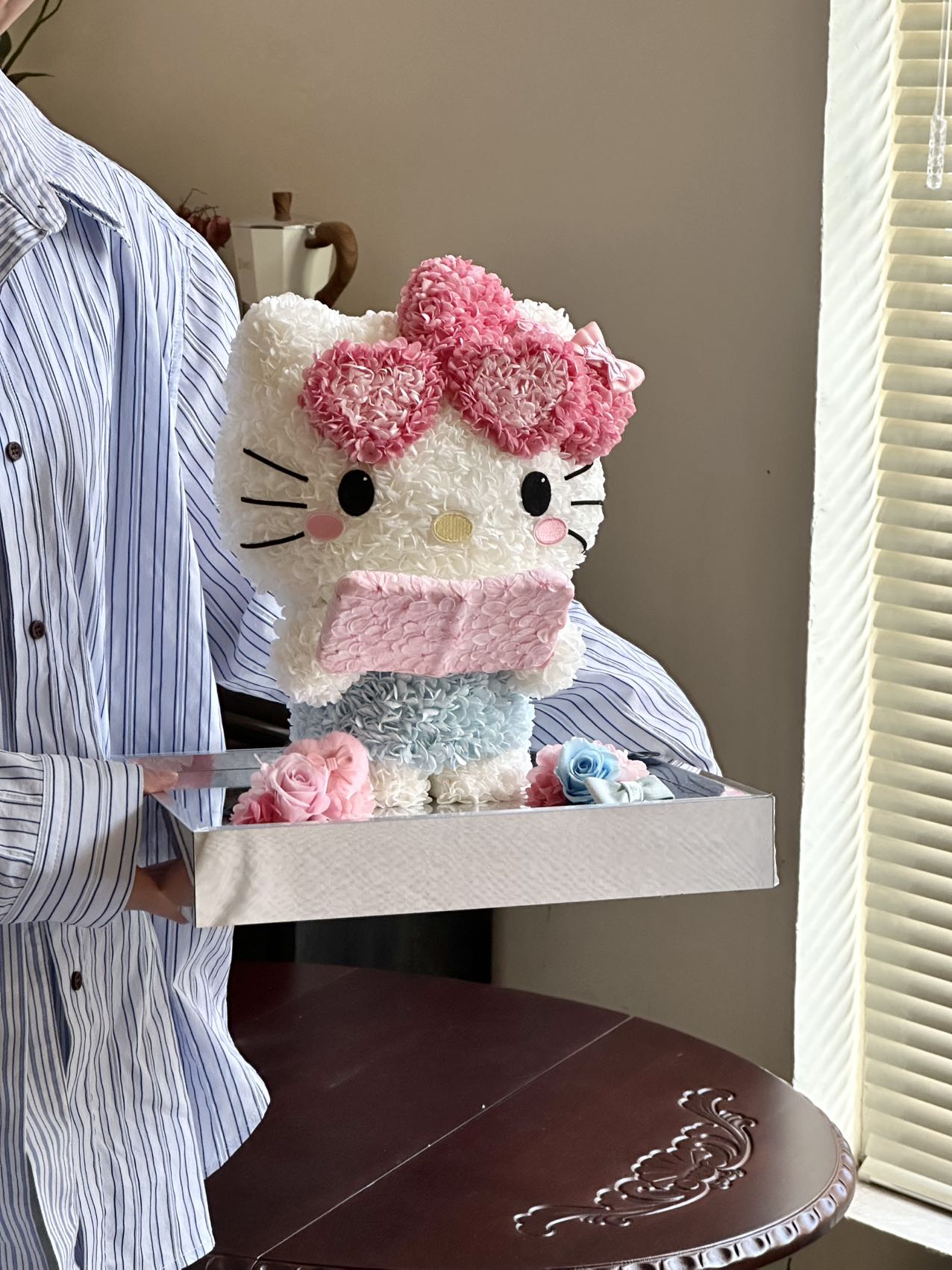 Hello Kitty Doll with Preserved Flowers - Perpetual Floral Decoration, Cute Gift for Kids & Adults