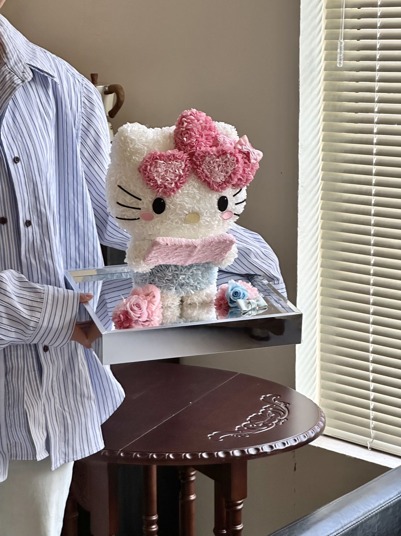 Hello Kitty Doll with Preserved Flowers - Perpetual Floral Decoration, Cute Gift for Kids & Adults