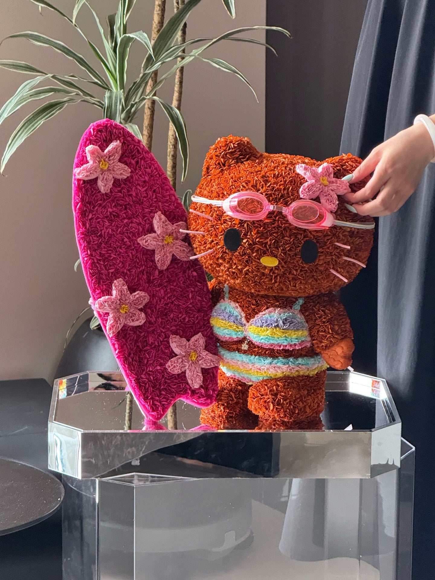 Cute Hello Kitty Doll Made of Preserved Flowers - Eternal Bloom Decoration for Home & Room