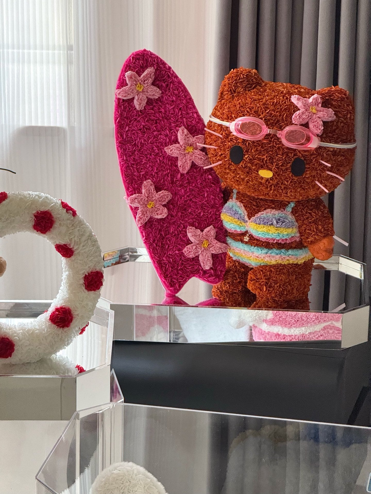 Cute Hello Kitty Doll Made of Preserved Flowers - Eternal Bloom Decoration for Home & Room