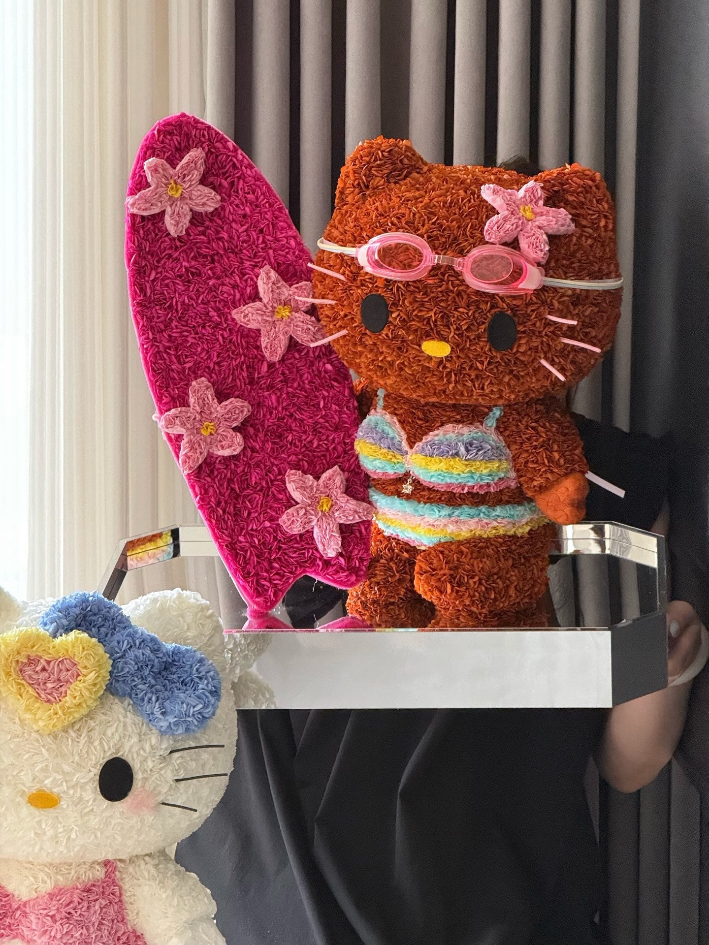 Cute Hello Kitty Doll Made of Preserved Flowers - Eternal Bloom Decoration for Home & Room