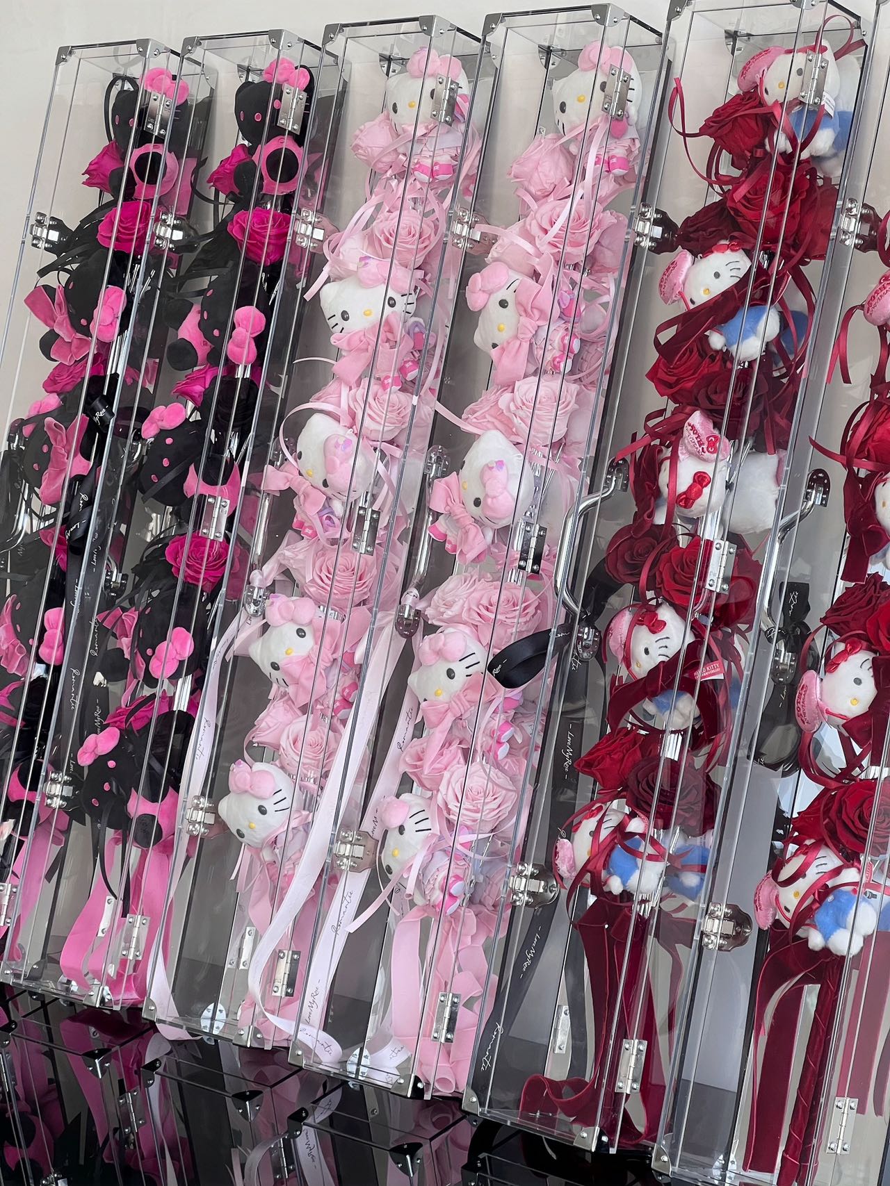 Preserved Rose Gift Box Preserved Flowers and Hello Kitty Combination Luxury Birthday Gift Wedding Proposal Anniversary Gift Valentine's Day Gift