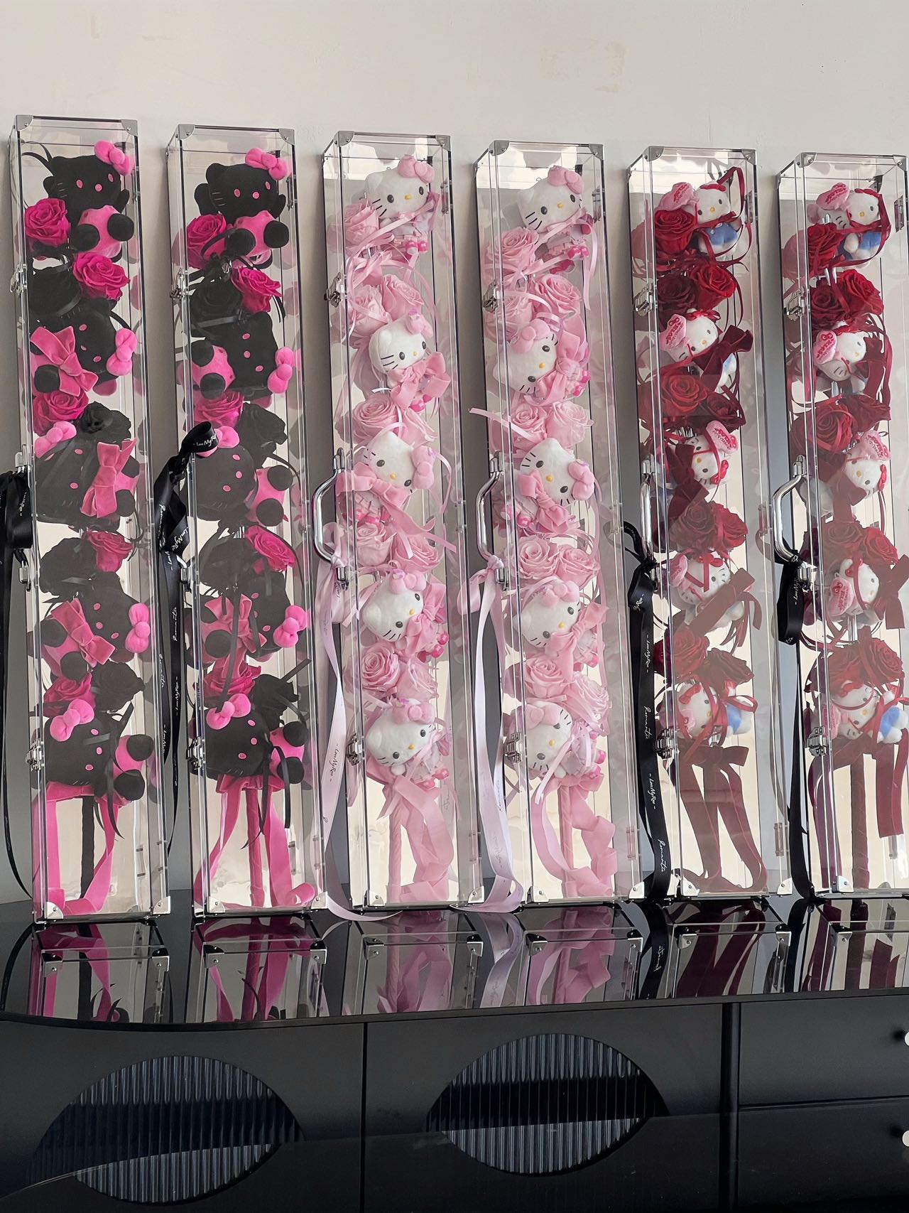 Preserved Rose Gift Box Preserved Flowers and Hello Kitty Combination Luxury Birthday Gift Wedding Proposal Anniversary Gift Valentine's Day Gift