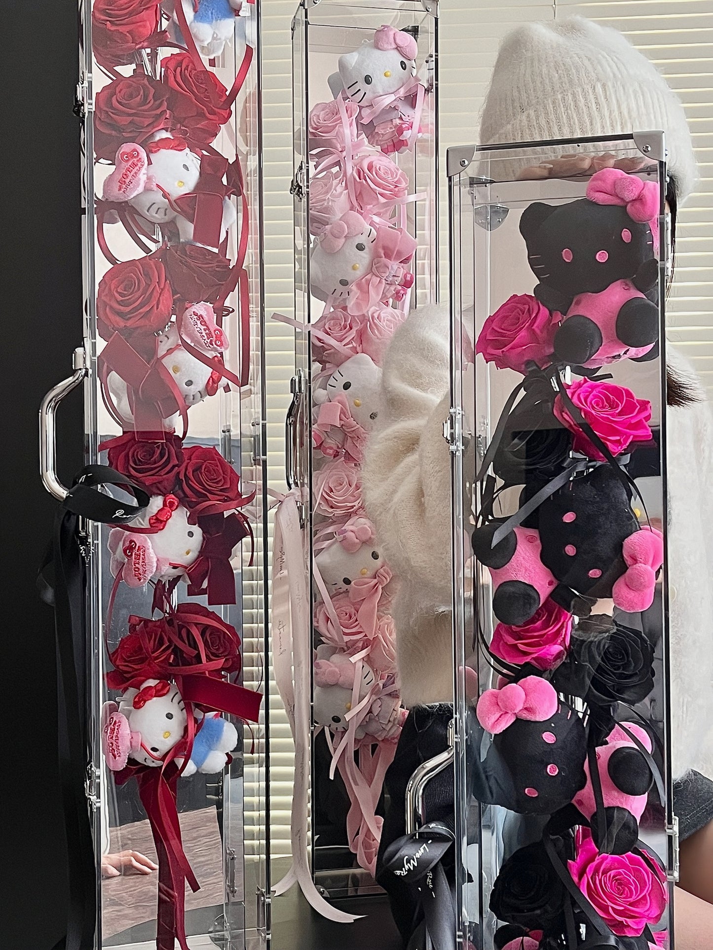 Preserved Rose Gift Box Preserved Flowers and Hello Kitty Combination Luxury Birthday Gift Wedding Proposal Anniversary Gift Valentine's Day Gift